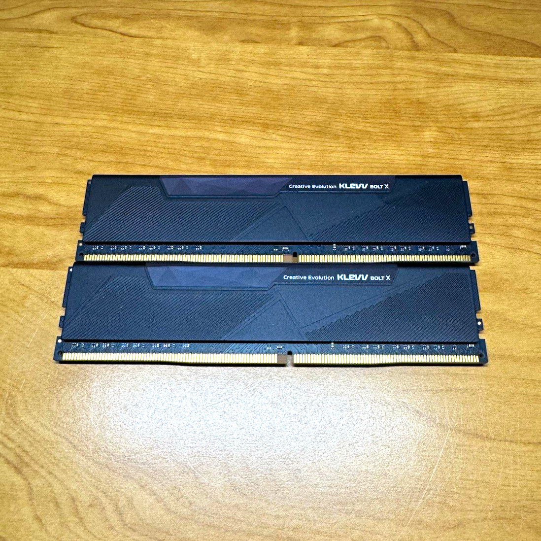 KLEVV BOLT X 32GB (2x16GB) DDR4-3200 CL16 PC4-25600 UDIMM 288-Pin RAM