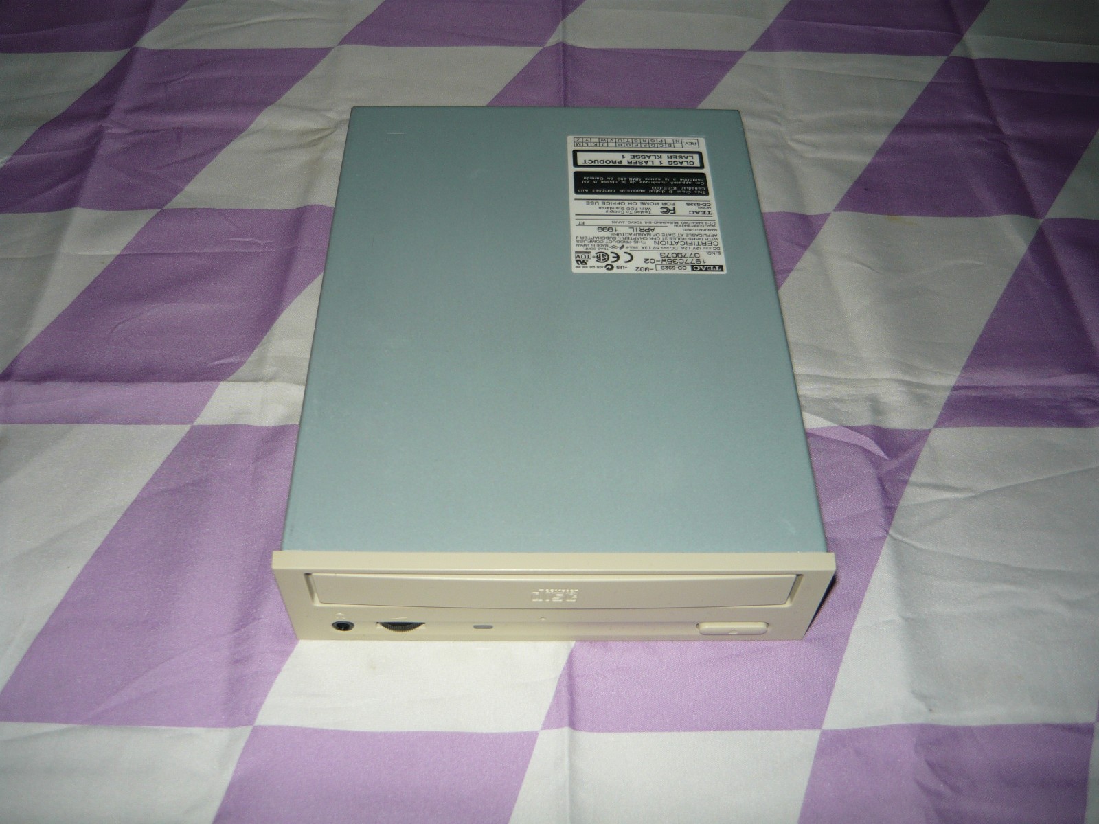 Vintage Teac CD-532S SCSI Wide 68 Pin CD-ROM Optical Drive Used Vintage Teac CD-532S SCSI Wide 68 Pin CD-ROM Optical Drive Used