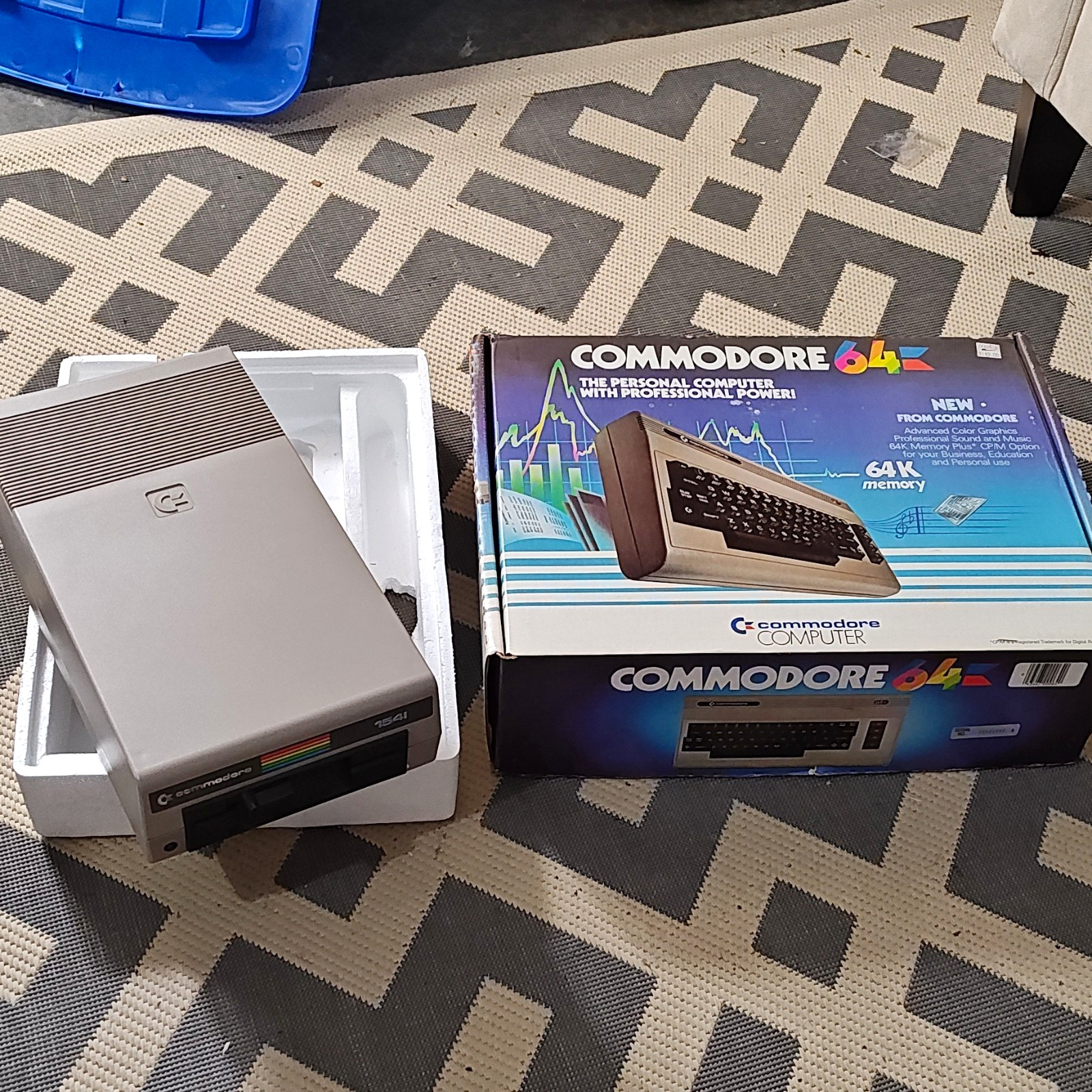 Commodore 64 Vintage Home Computer w/ Box, 1541 Disk Drive