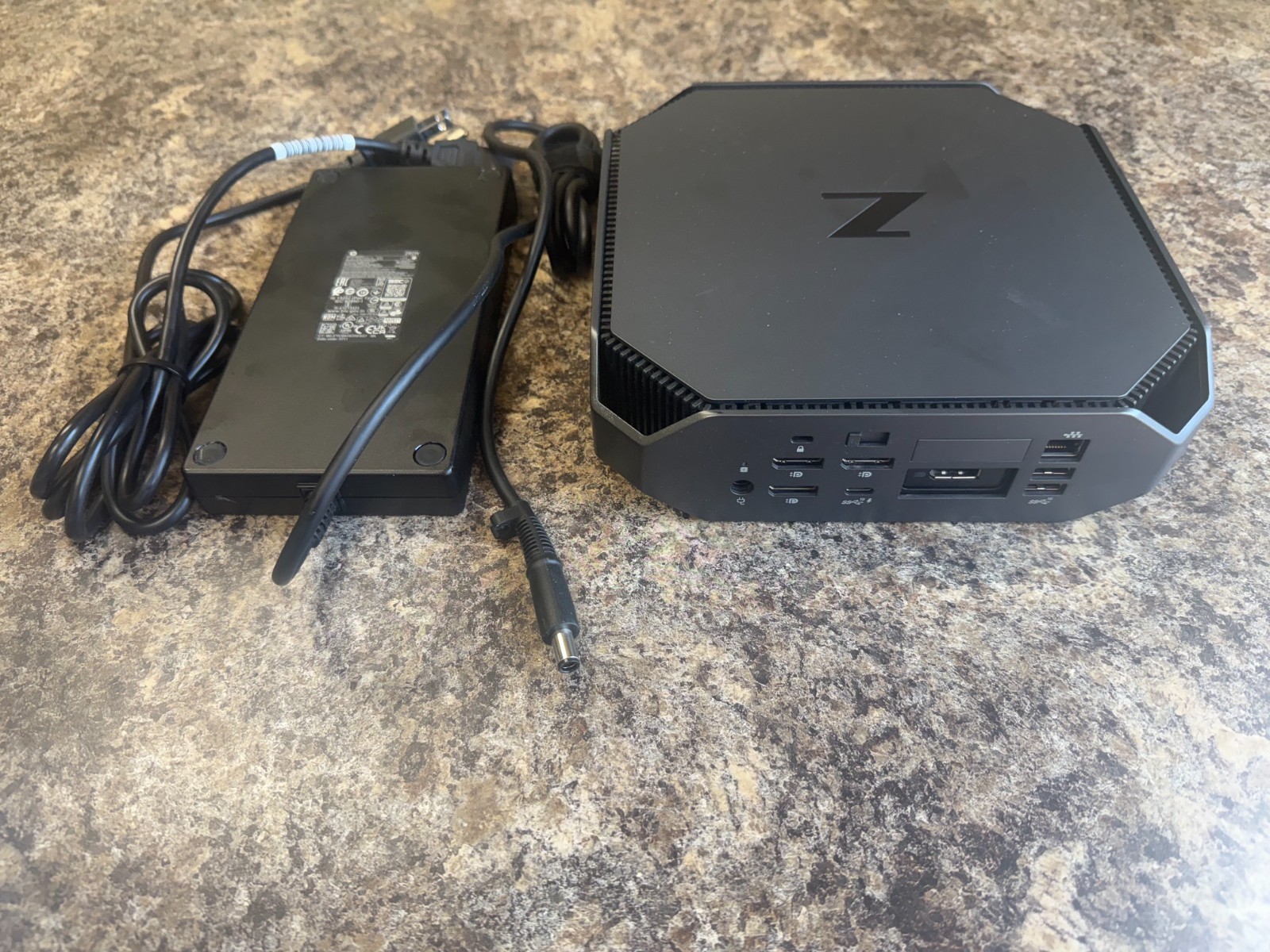 HP Z2 Mini G5 Workstation Xeon W-1270P 3.8GHz/16GB/1TB SSD/ NVIDIA T1000/W11 Pro HP Z2 Mini G5 Workstation Xeon W-1270P 3.8GHz/16GB/1TB SSD/ NVIDIA T1000/W11 Pro