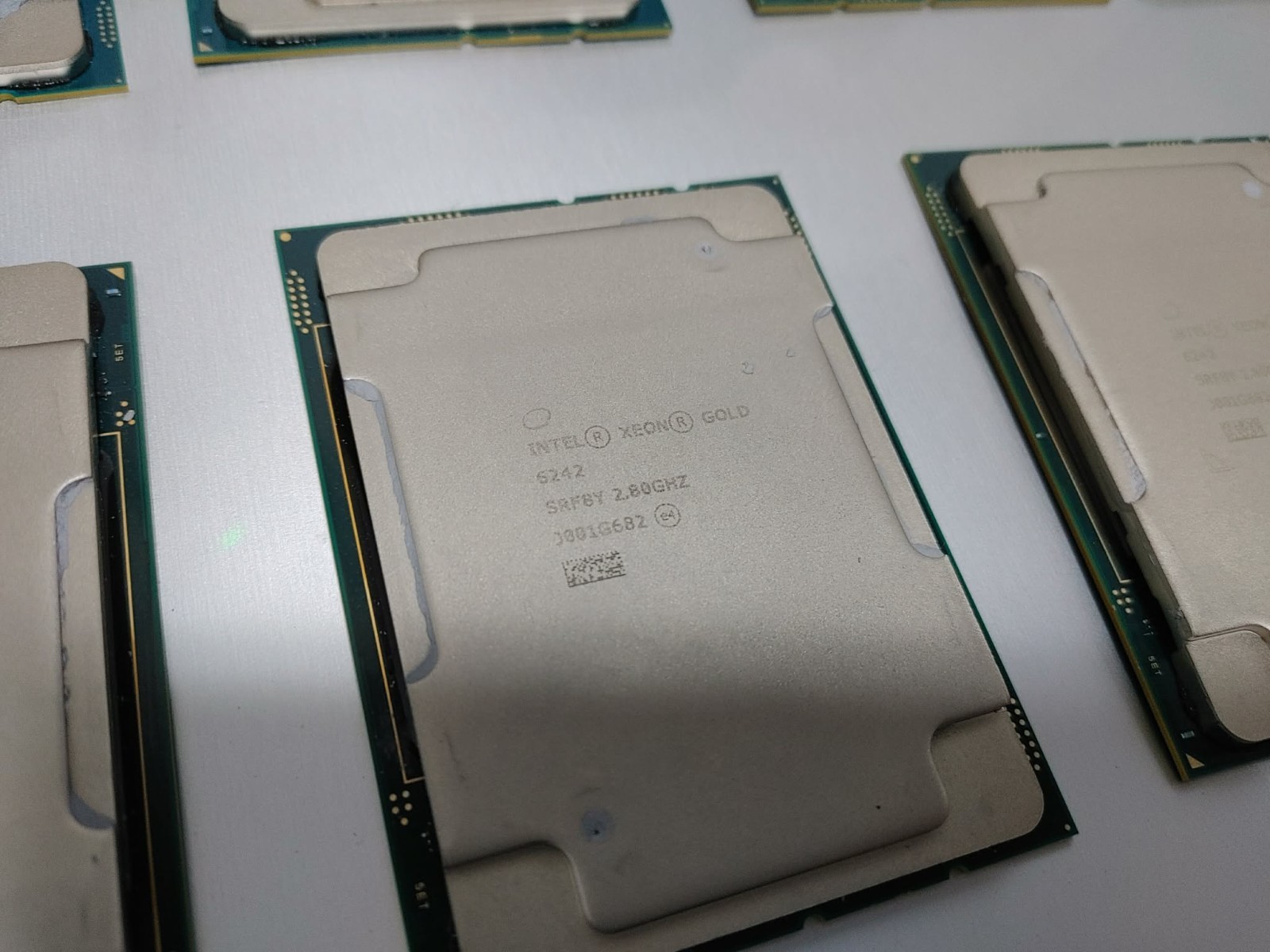 Intel Xeon Gold 6242 SR8FY 2.8GHz 22MB 16-Core 32 Thread FCLGA3647 CPU Processor Intel Xeon Gold 6242 SR8FY 2.8GHz 22MB 16-Core 32 Thread FCLGA3647 CPU Processor