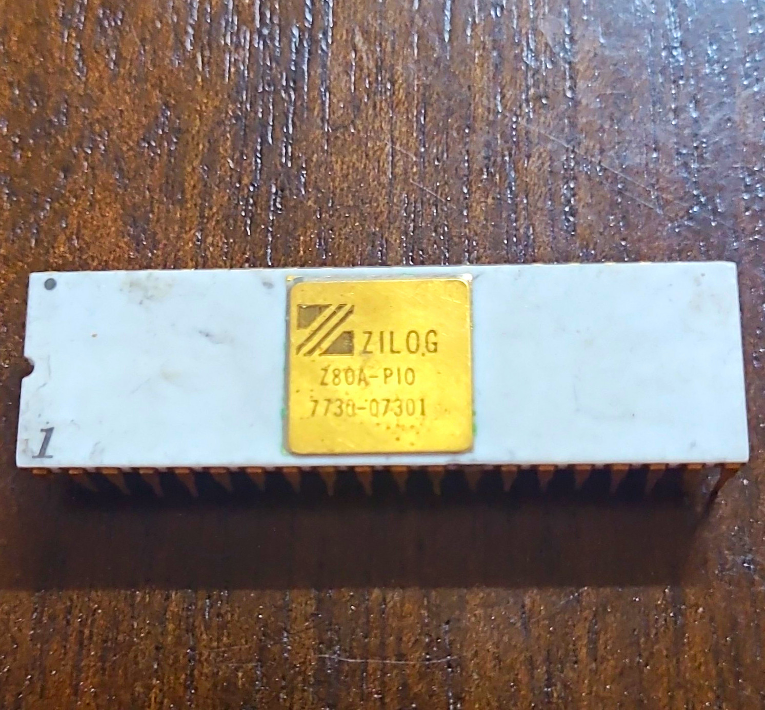 Zilog Z80A-P10 Z80 Vintage Ceramic chip - ALL LEGS INTACT (BO)
