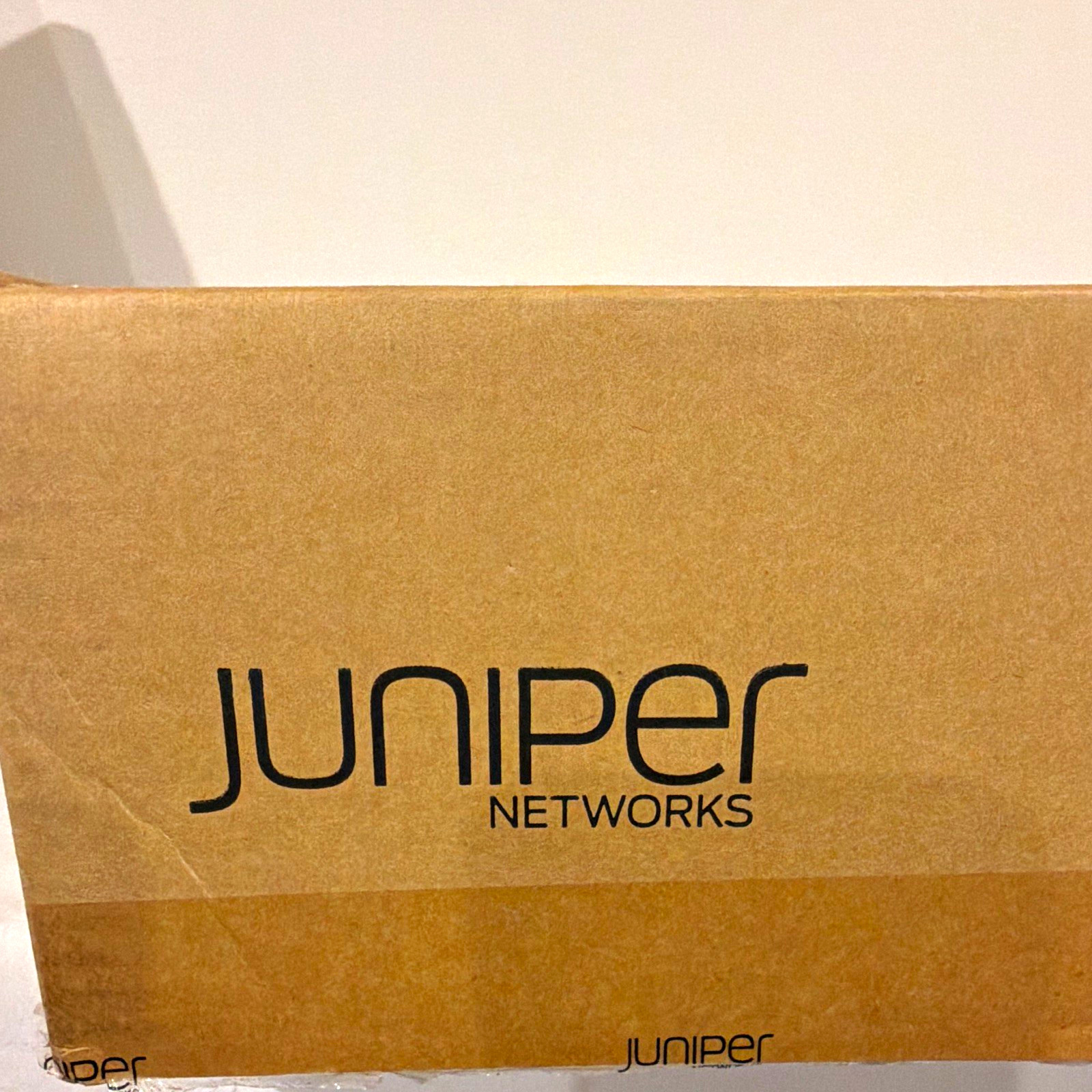 Juniper Networks SRX220 8-Port Gigabit Layer 3 Managed Rackmount RJ-45 USB