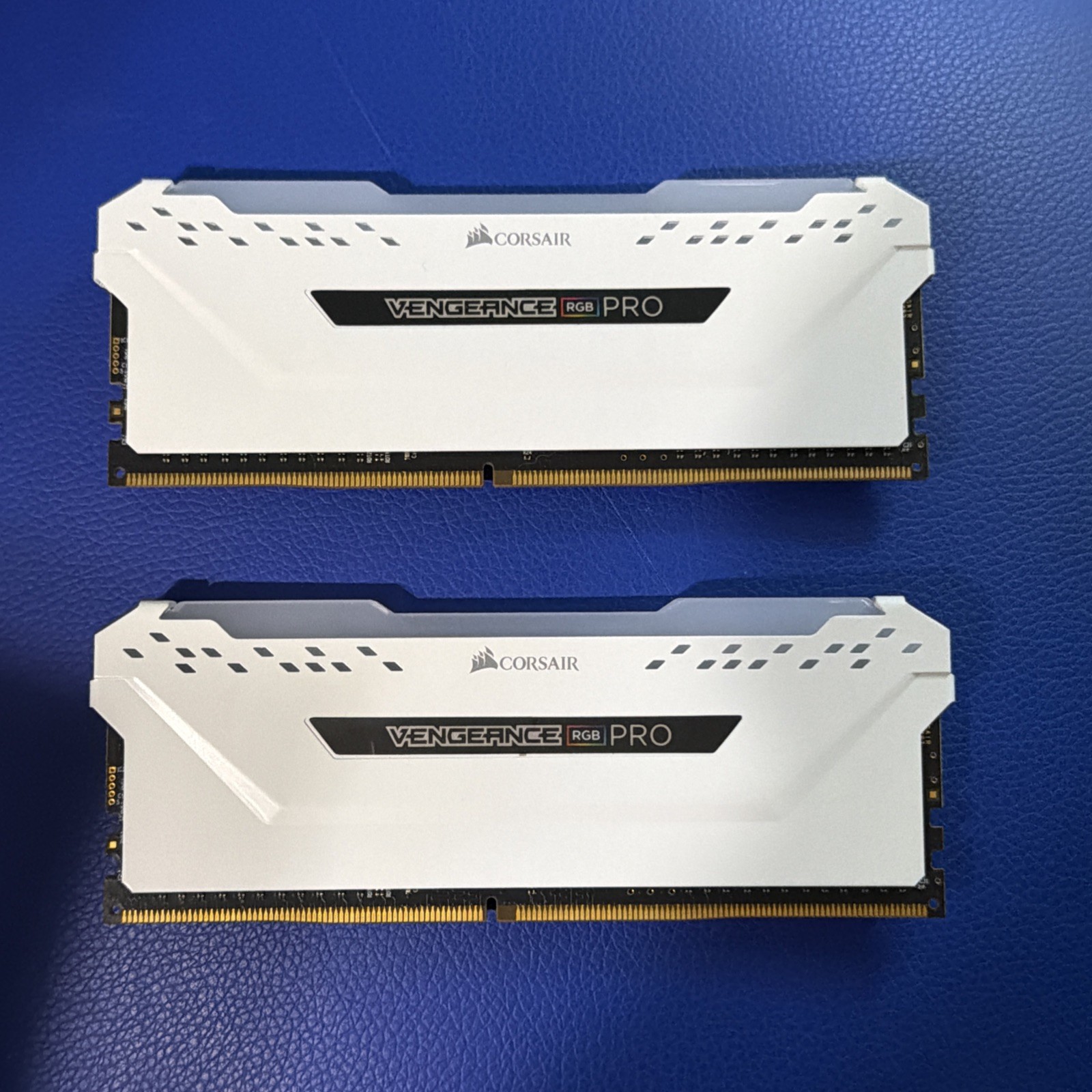Corsair Vengeance RGB Pro DDR4 16GB (2 X 8GB) 3200MHz CMW16GX4M2C3200C16W White