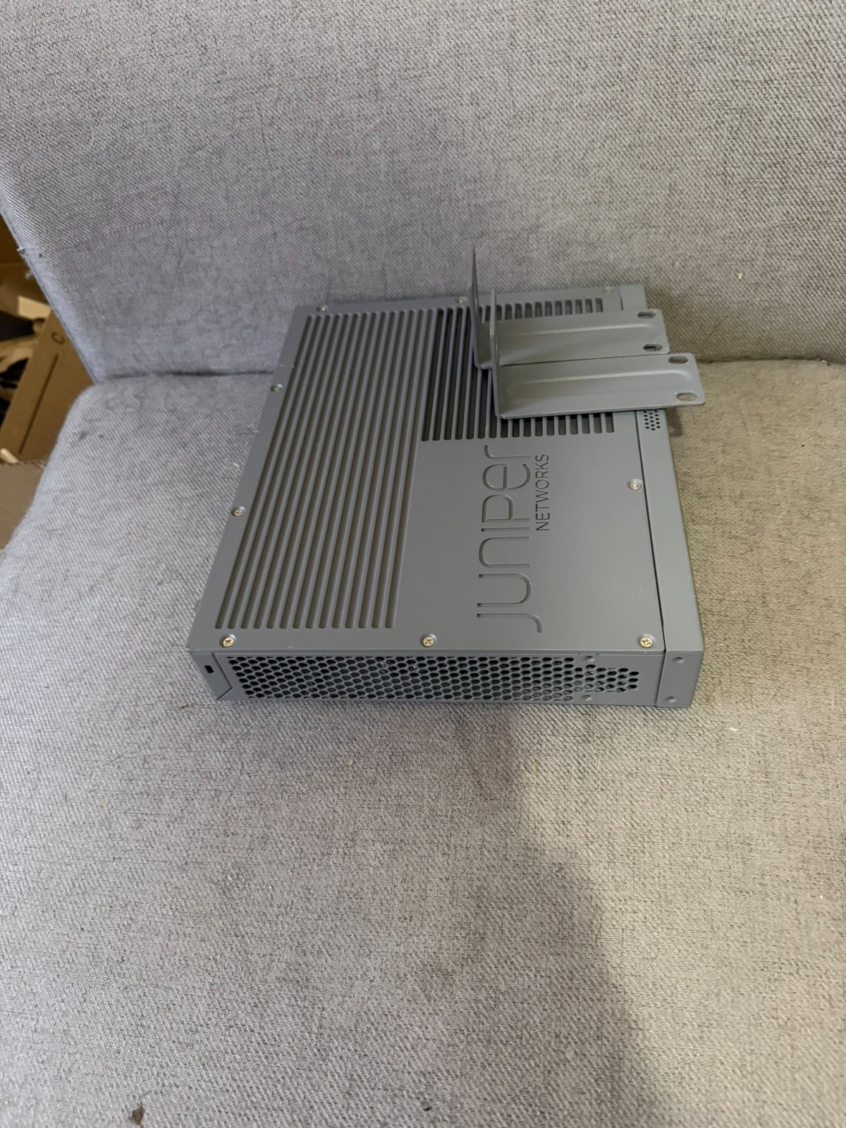 Juniper EX2200C12P2G 12 Port Rack Mountable Ethernet Switch Juniper EX2200C12P2G 12 Port Rack Mountable Ethernet Switch