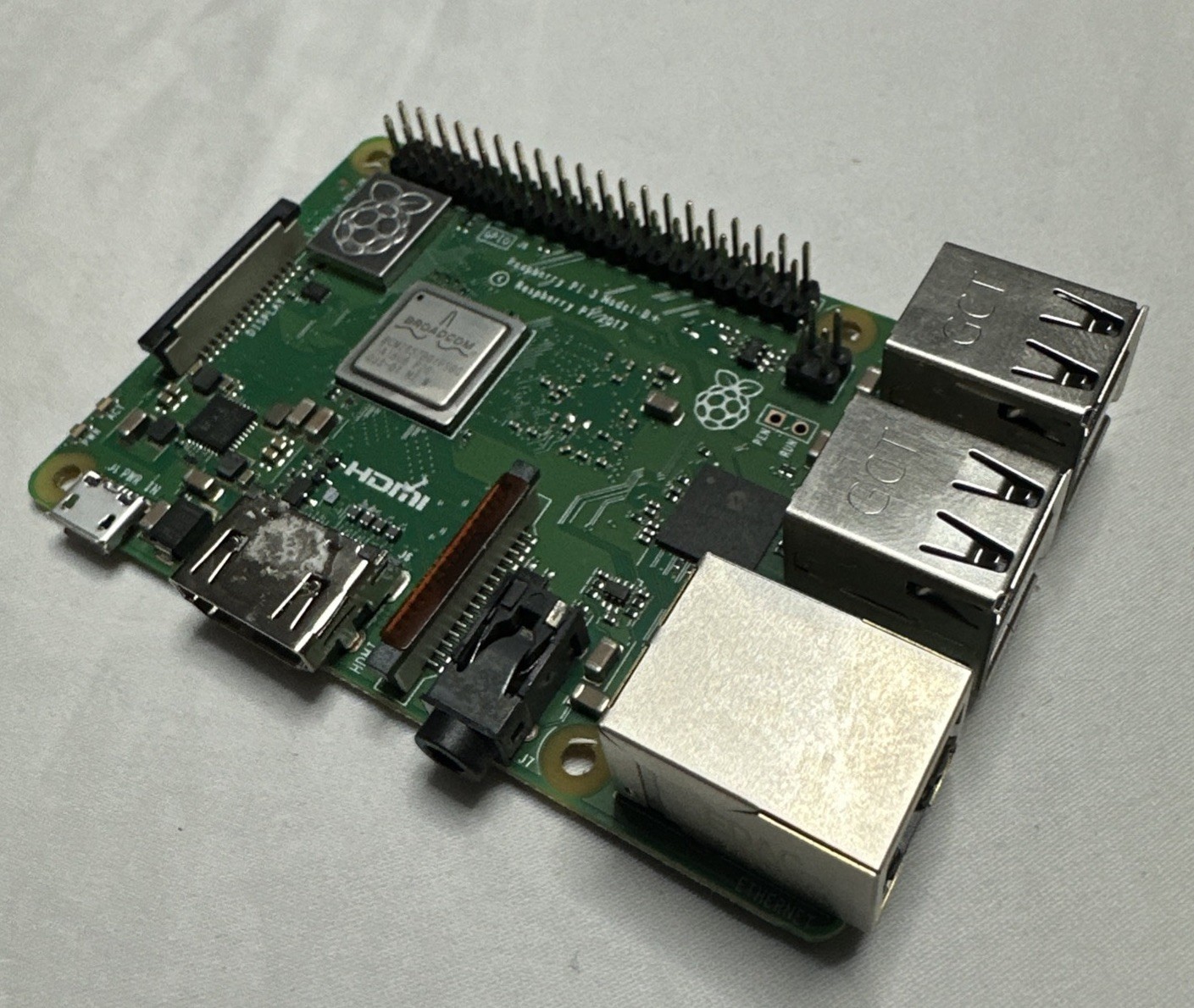 Raspberry Pi 3 Model B Quad Core 1.2ghz 64bit CPU 1gb RAM WiFi & Bluetooth 4.1 Raspberry Pi 3 Model B Quad Core 1.2ghz 64bit CPU 1gb RAM WiFi & Bluetooth 4.1