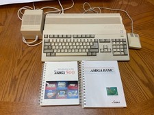 Commodore Amiga 500 w/ 512K comes with manuals, turns on and boots from floppy picture