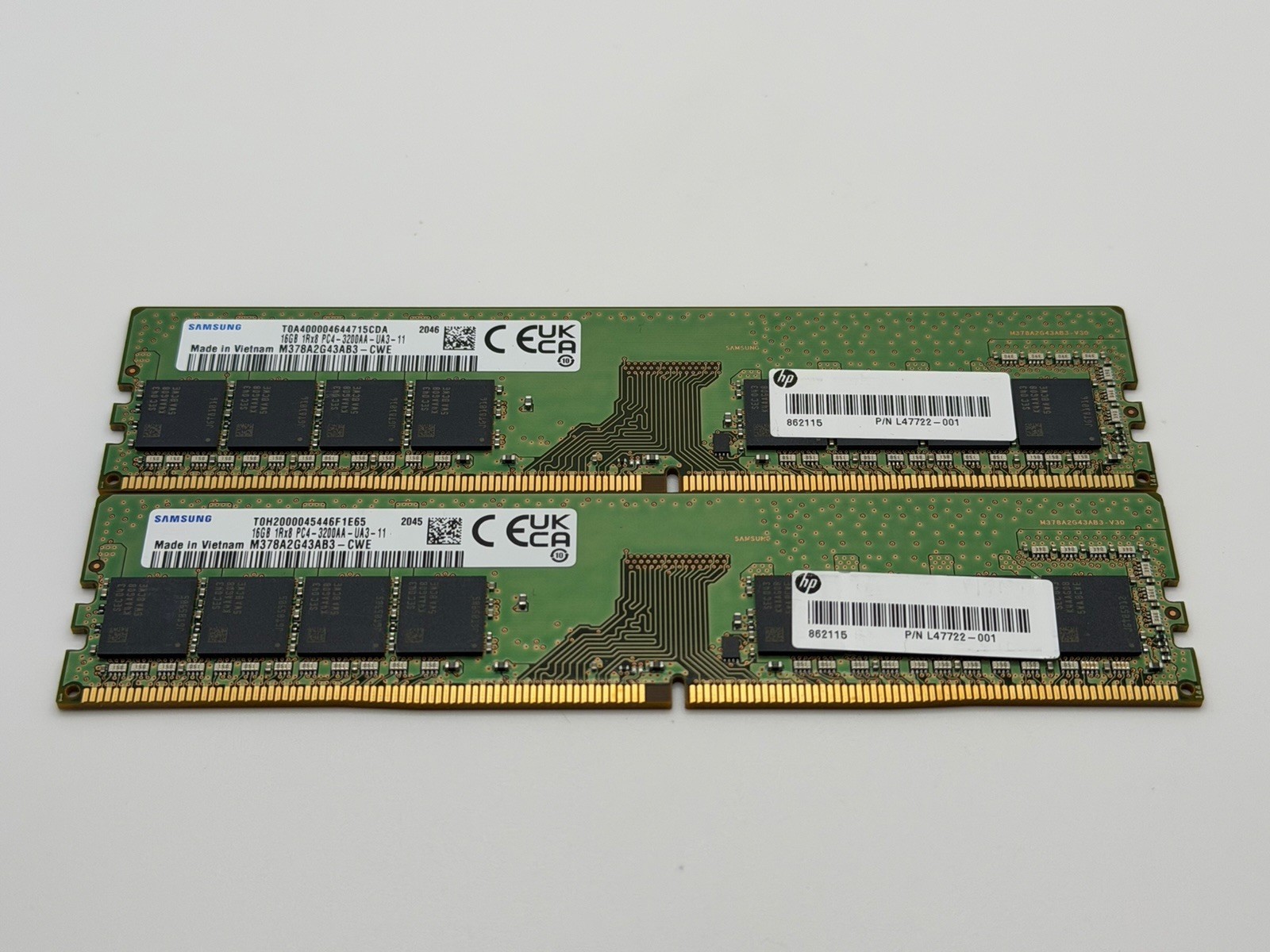 Samsung 32GB (2x16GB) DDR4-3200 PC4-3200AA 288-Pin DIMM M378A2G43AB3