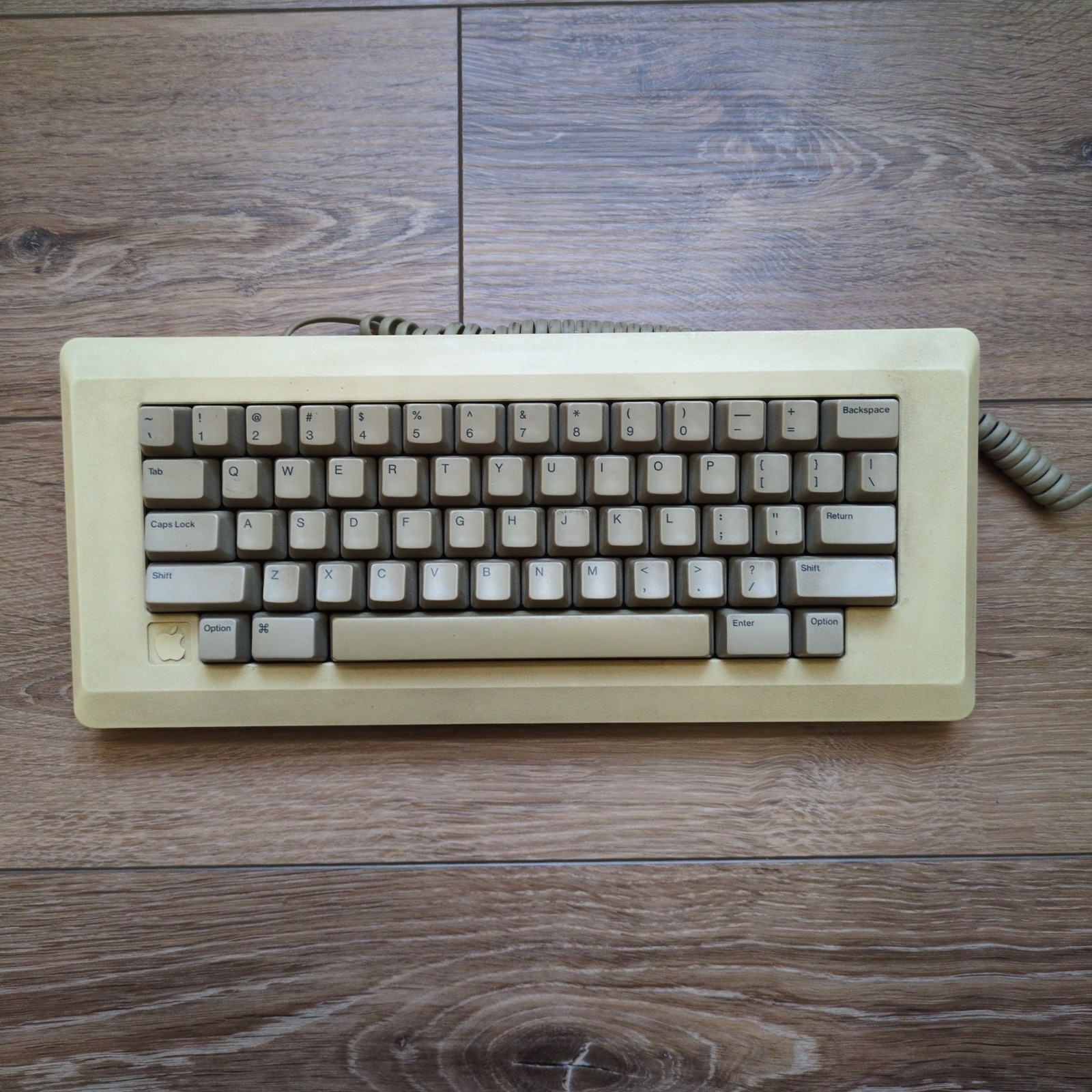 Vtg Apple Keyboard M0110 Macintosh 128K 512K Mechanical USA Cord 80s UNTESTED Vtg Apple Keyboard M0110 Macintosh 128K 512K Mechanical USA Cord 80s UNTESTED