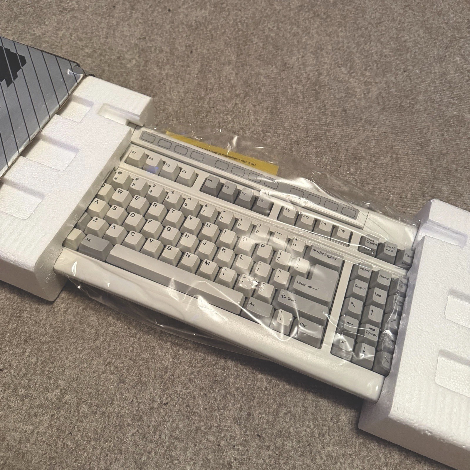 vintage NOS Datacomp DSK119G, ALPS SKCM white, double shot, 90s, 5-pin DIN, rare vintage NOS Datacomp DSK119G, ALPS SKCM white, double shot, 90s, 5-pin DIN, rare
