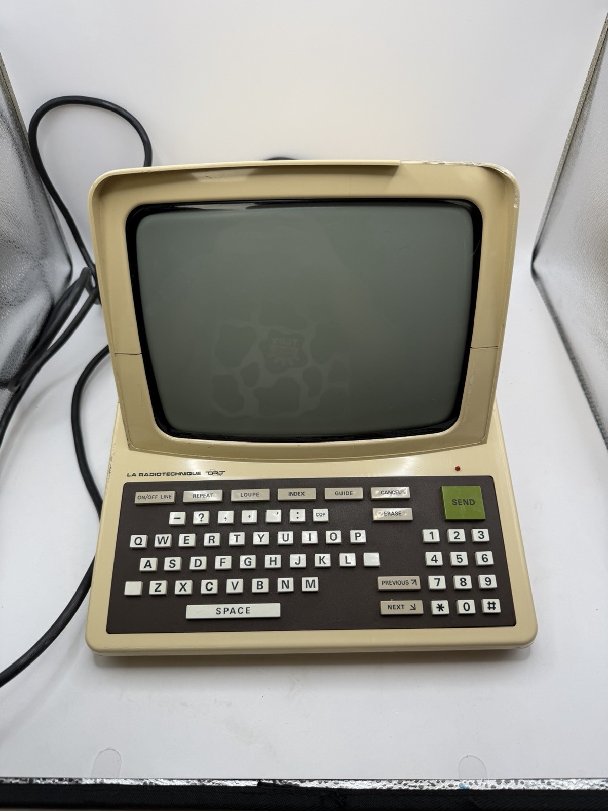 Vintage LA Radiotechnique TRT Computer Bar Top Portable Made In France 9NUW RARE Vintage LA Radiotechnique TRT Computer Bar Top Portable Made In France 9NUW RARE