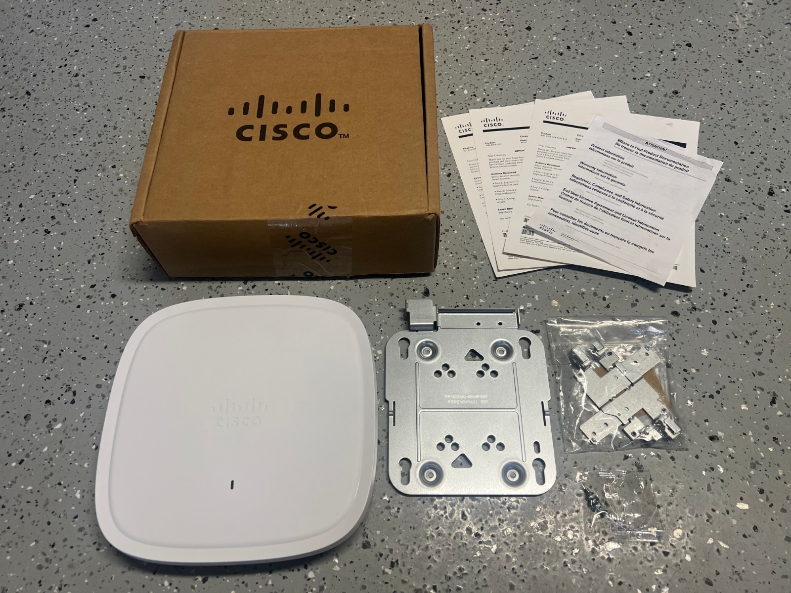 CISCO Catalyst C9120AXI-B Wireless Access Point WiFi 6 w/ Mount - NEW / UNUSED CISCO Catalyst C9120AXI-B Wireless Access Point WiFi 6 w/ Mount - NEW / UNUSED