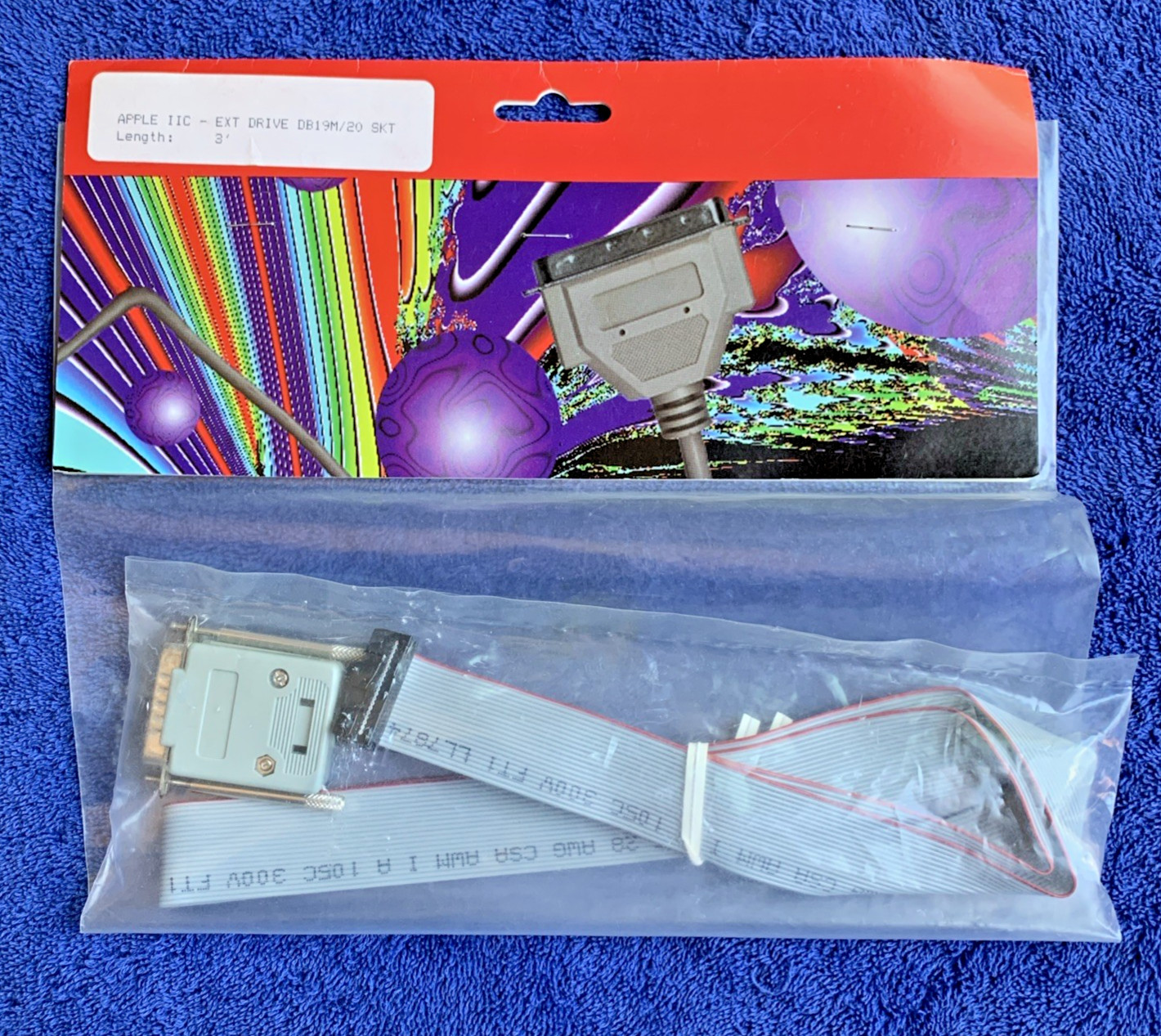 Vintage Cable: from Apple IIC to  external drive; unused; old stock