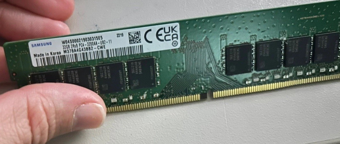 Samsung 32GB (1x32GB) RAM DDR4 3200MHz    1 stick