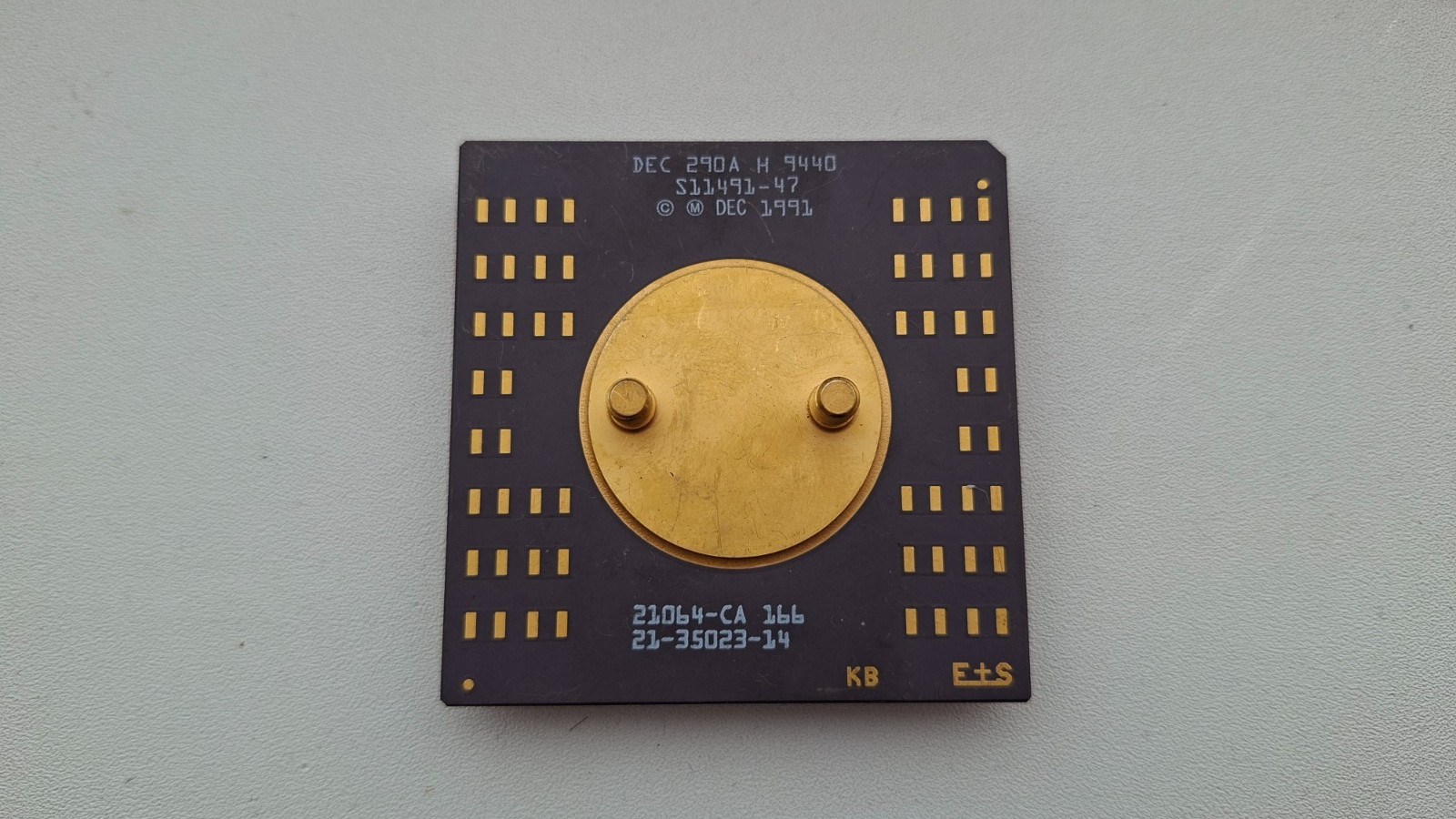 DEC Alpha CPU 290A 21064-CA 166 21-35023-14 166Mhz rare vintage CPU GOLD