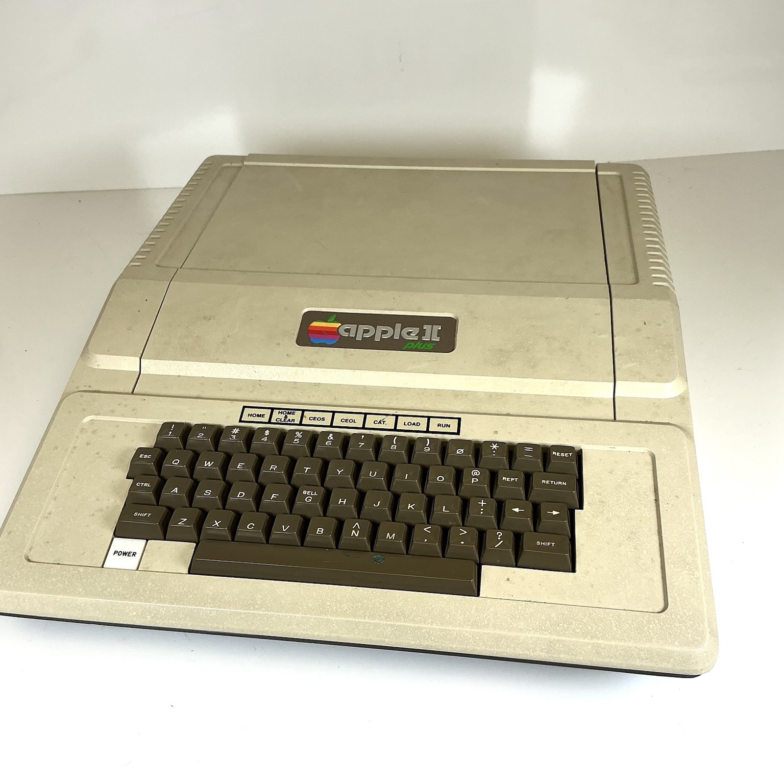 Apple II Plus Vintage Computer 64K Disk II Comm Cards Boots BASIC Keyboard Issue Apple II Plus Vintage Computer 64K Disk II Comm Cards Boots BASIC Keyboard Issue