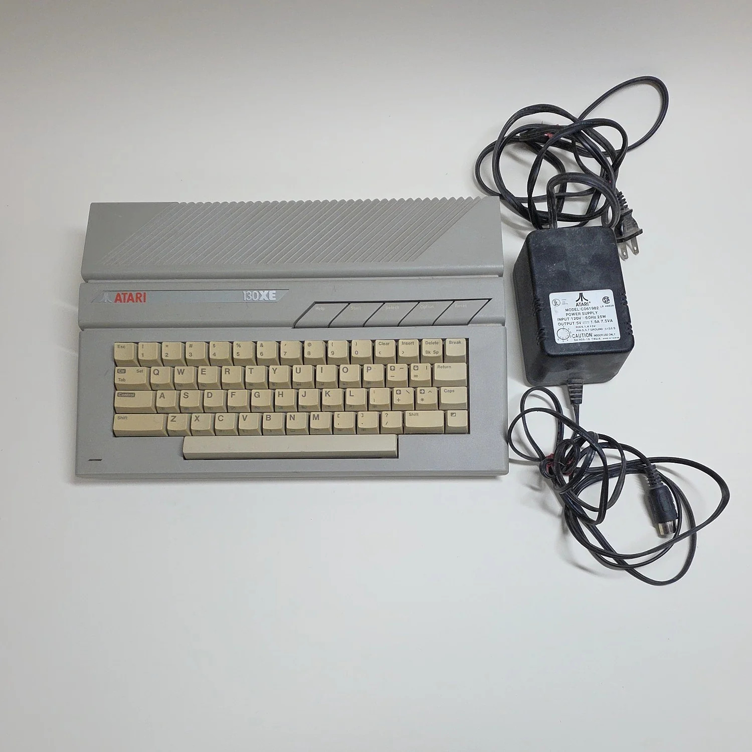 Broken Atari 130XE Console System 130XE No Power Broken Atari 130XE Console System 130XE No Power