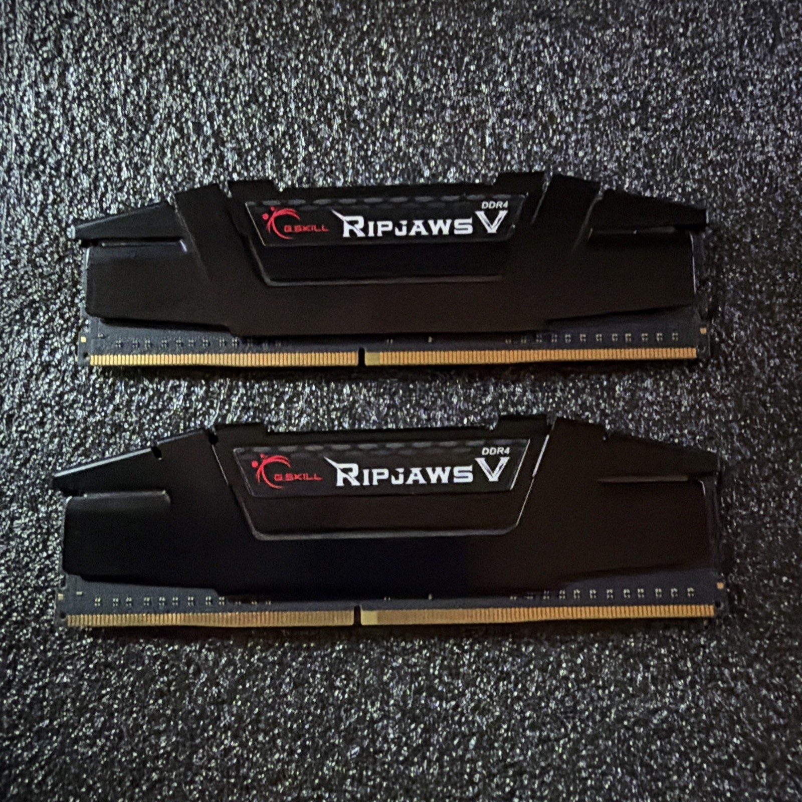 G.SKILL Ripjaws V 16GB (2x8GB) DDR4-3200 DIMM Desktop RAM F4-3200C16D