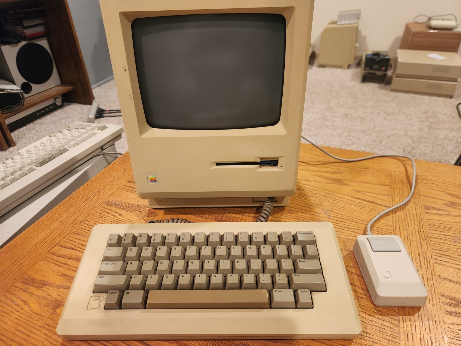 Vintage Apple Macintosh Computer w/Keyboard and Mouse - Working Vintage Apple Macintosh Computer w/Keyboard and Mouse - Working