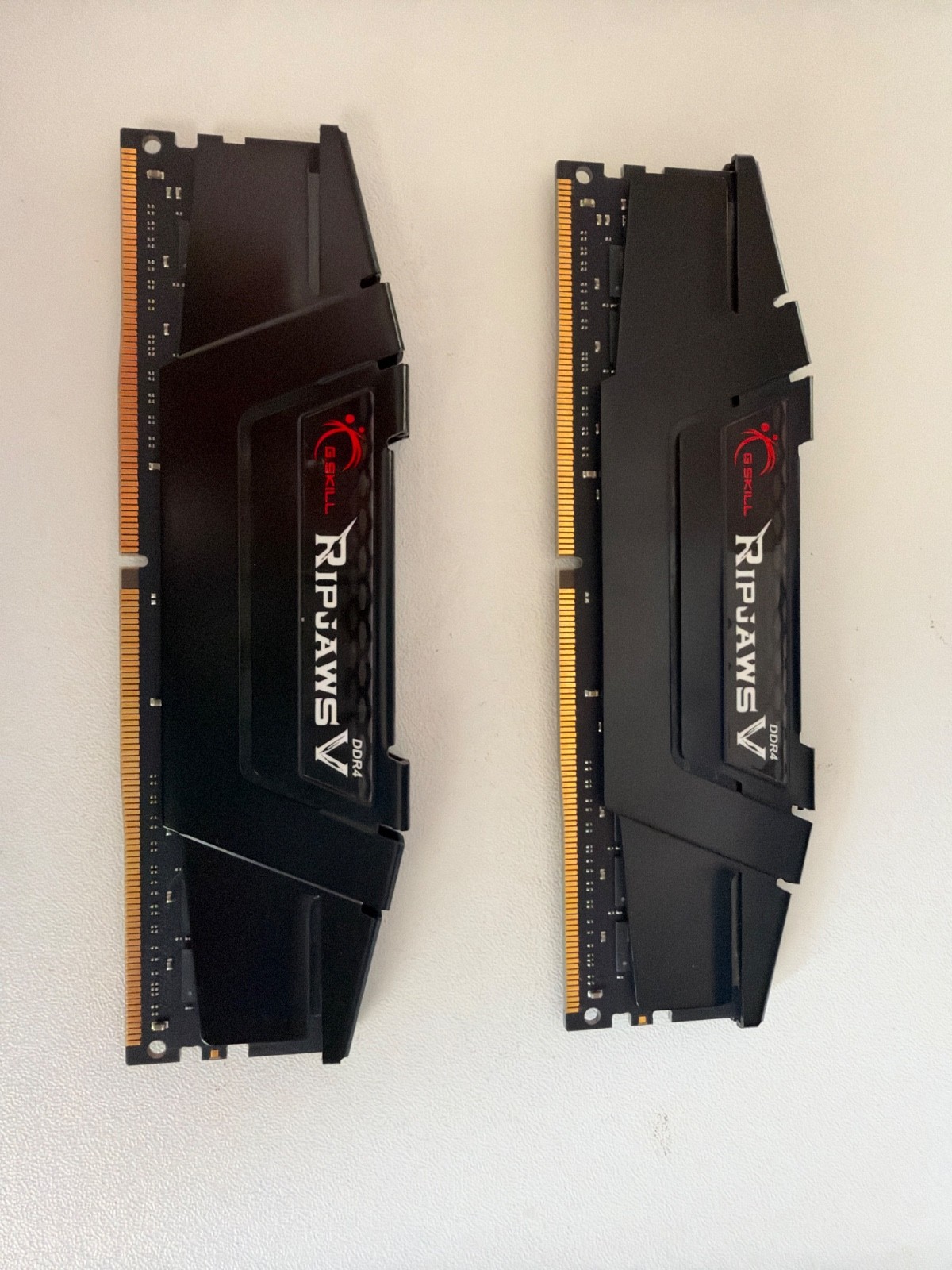G.Skill Ripjaws V 32GB (2x16GB) RAM DDR4 3200MHz F4-3200C16D-32GVK