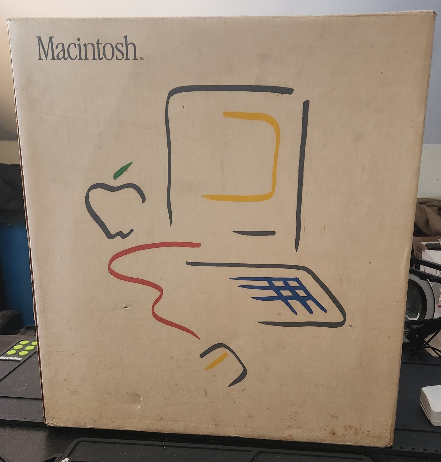 Vintage and very rare original Macintosh 128k box (2/3/1984) Vintage and very rare original Macintosh 128k box (2/3/1984)