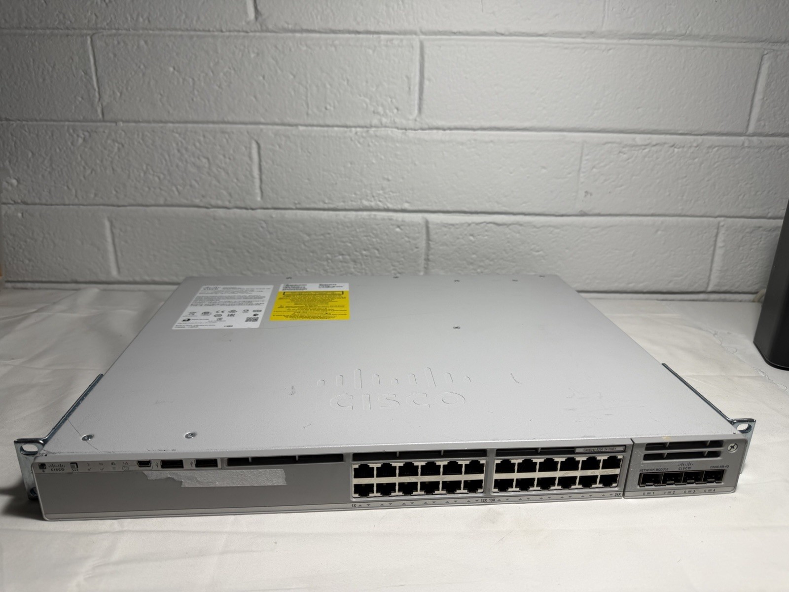 Cisco Catalyst C9200-24P-E 24-Port PoE+ Network Switch w/ C9200-NM-4G