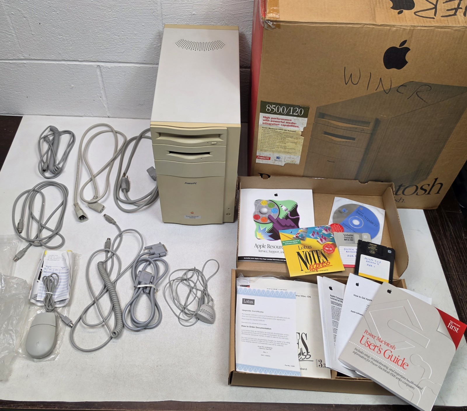 Vintage Power Macintosh 8500/120 M3409 w/ accessories. As Is Read Description Vintage Power Macintosh 8500/120 M3409 w/ accessories. As Is Read Description