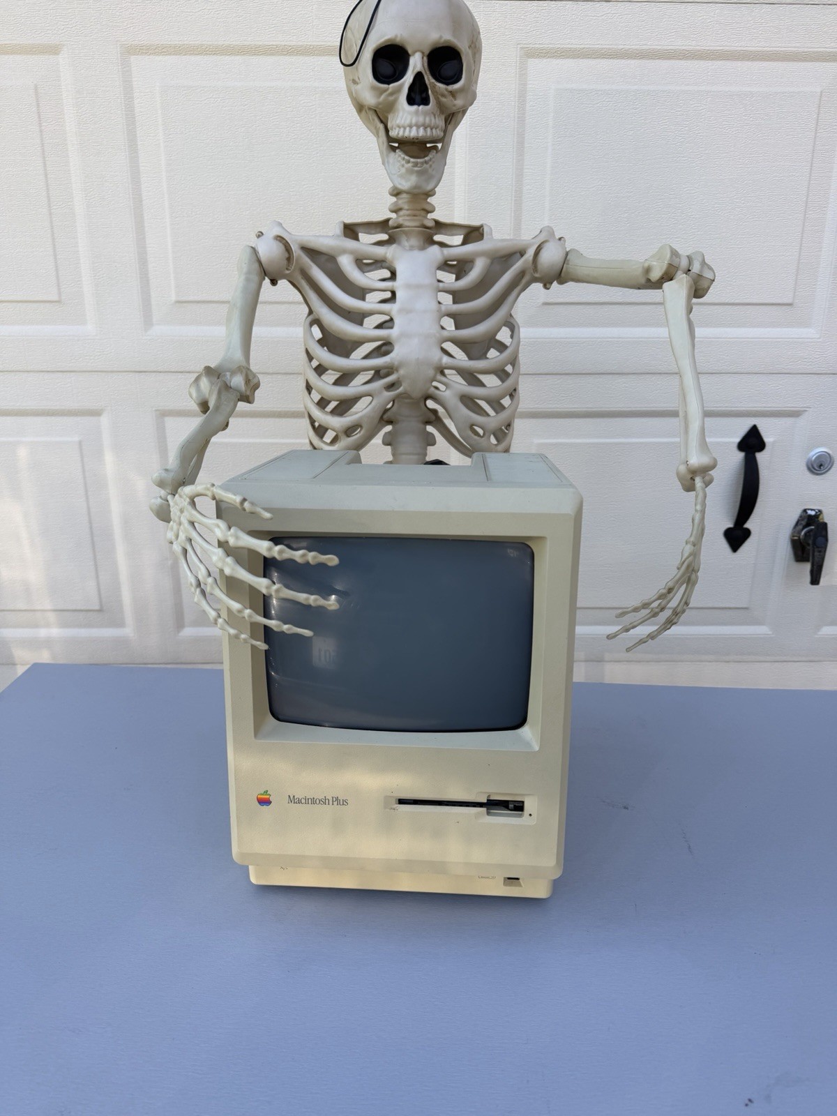 FOR PARTS - Apple Macintosh Plus 1MB Vintage Computer Model M0001A FOR PARTS - Apple Macintosh Plus 1MB Vintage Computer Model M0001A