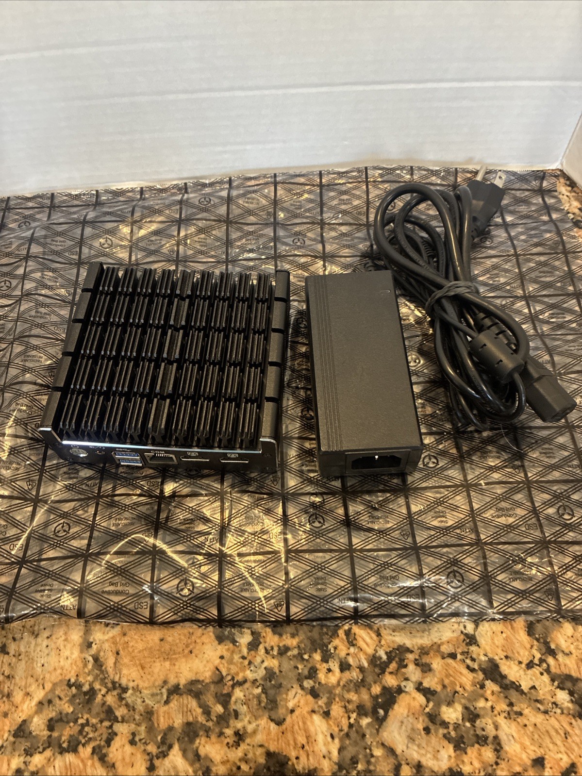 Protectli Vault FW4B-0 4x1G Firewall PC 8GB RAM 256GB SSD Celeron J3160 No OS Protectli Vault FW4B-0 4x1G Firewall PC 8GB RAM 256GB SSD Celeron J3160 No OS