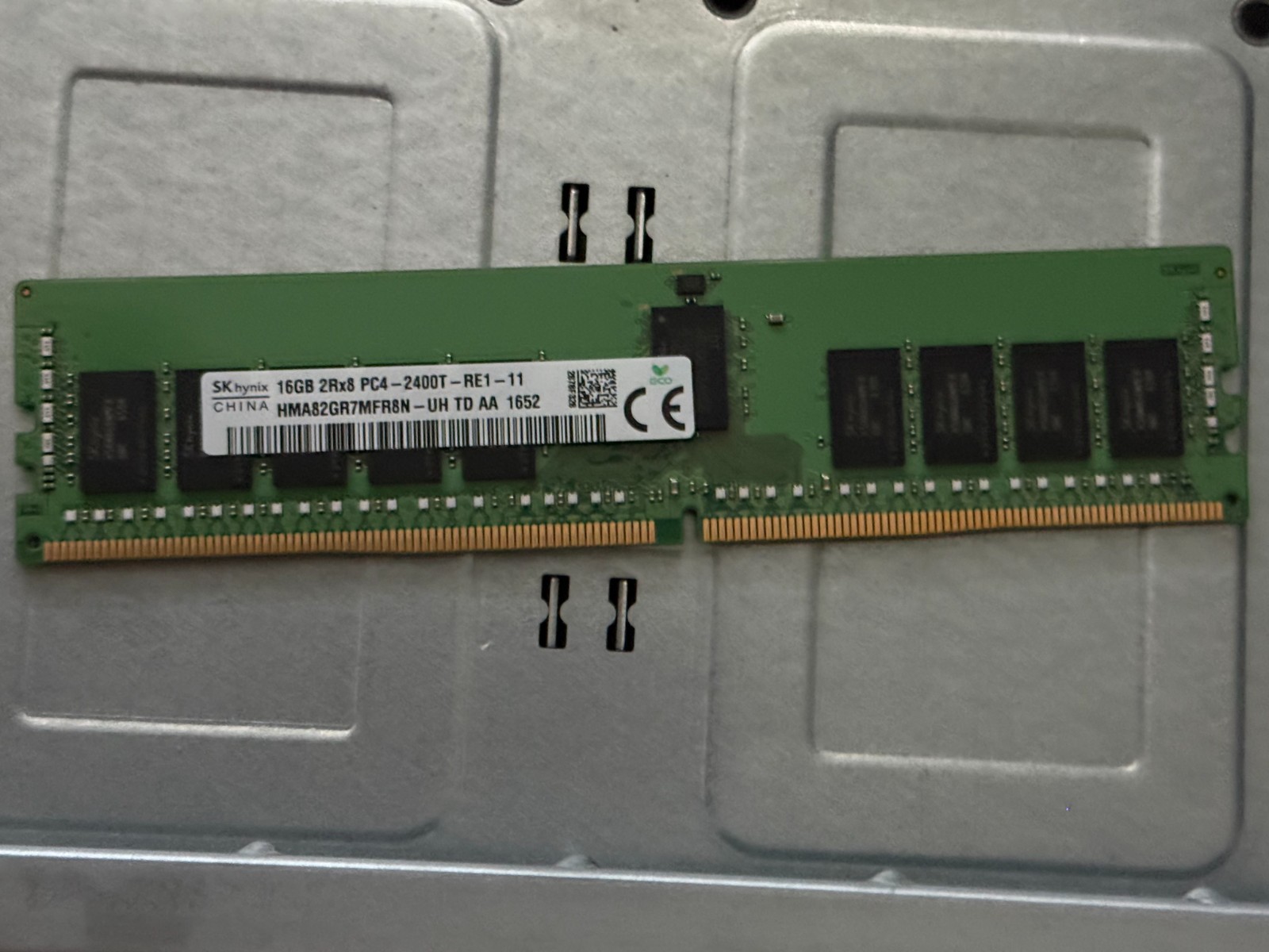 SK Hynix 2400 MHz DDR4 RAM Memory Module 16GB (HMA84GR7MFR4NUH) 128GB Total SK Hynix 2400 MHz DDR4 RAM Memory Module 16GB (HMA84GR7MFR4NUH) 128GB Total