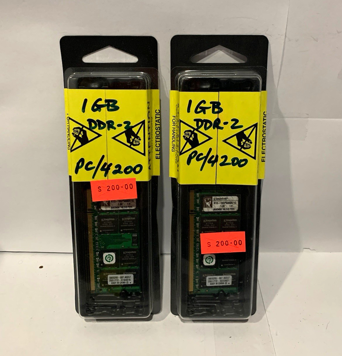 Kingston 2GB Kit (2x1GB) DDR2 PC2-4200 DDR2-533 240-Pin DIMM Non-ECC (LOT OF 2) Kingston 2GB Kit (2x1GB) DDR2 PC2-4200 DDR2-533 240-Pin DIMM Non-ECC (LOT OF 2)