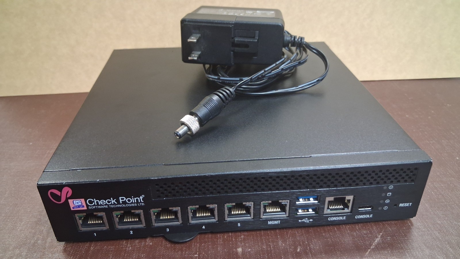 Six-port OPNsense router / firewall on Check Point 3600 (QB-1) hardware (T128) Six-port OPNsense router / firewall on Check Point 3600 (QB-1) hardware (T128)