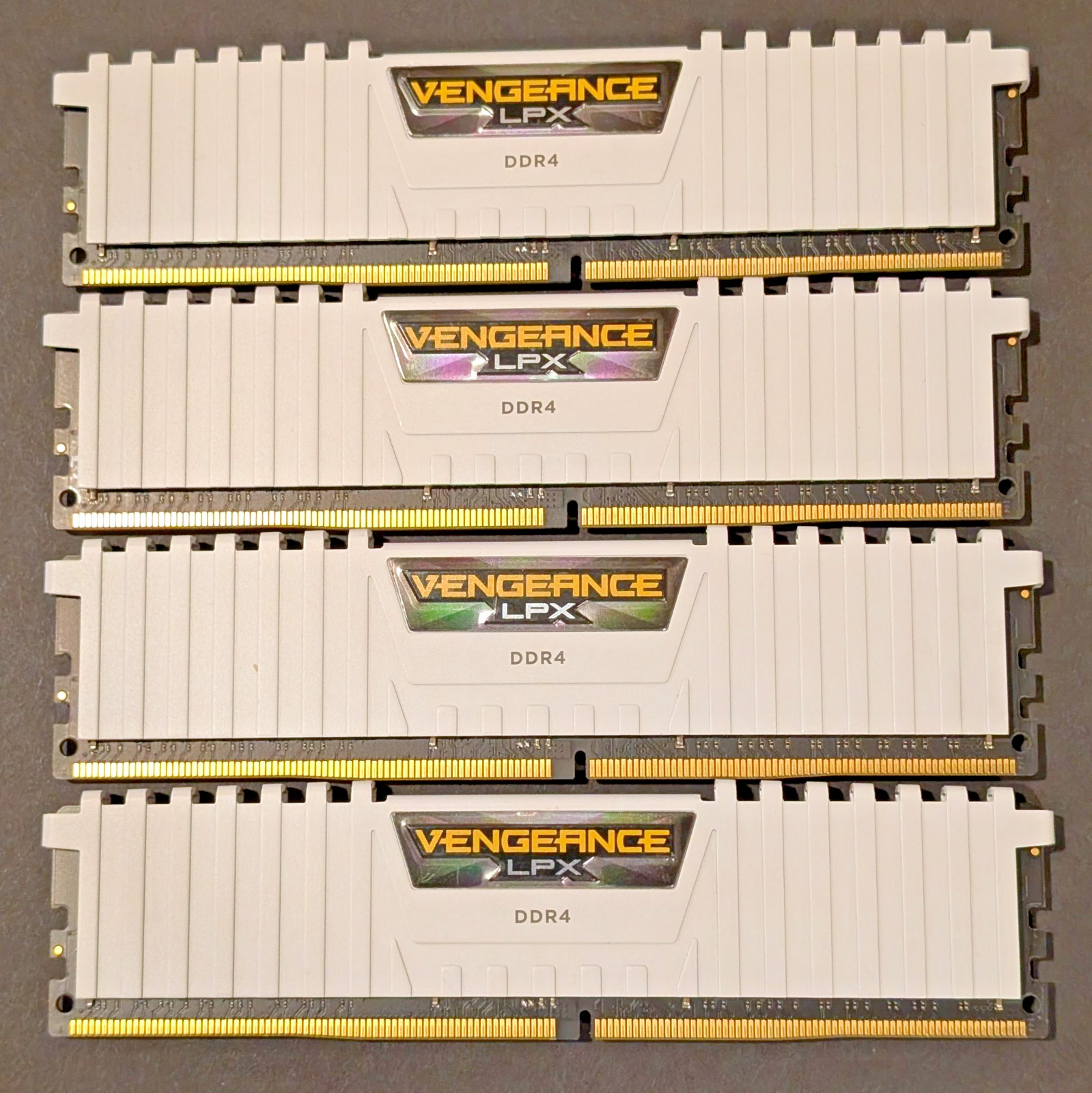 Corsair Vengeance LPX 32GB (4X8GB) DDR4 RAM 2666MHz - CMK32GX4M4A2666C16W - Mint