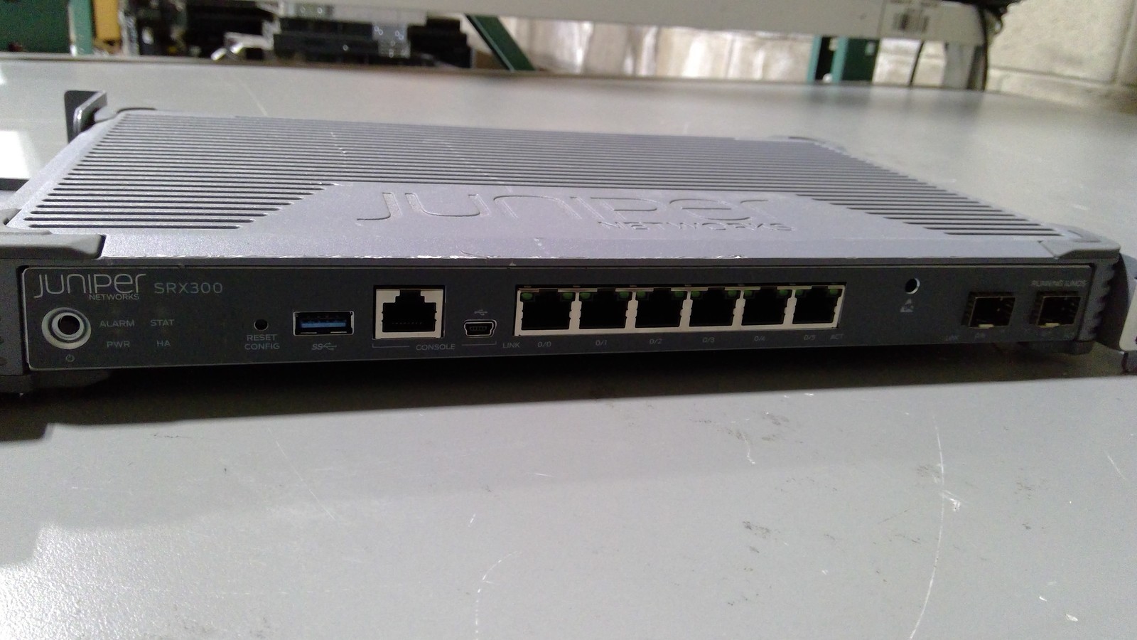 Juniper Networks SRX300-SYS-JB Rev: A Network Switch