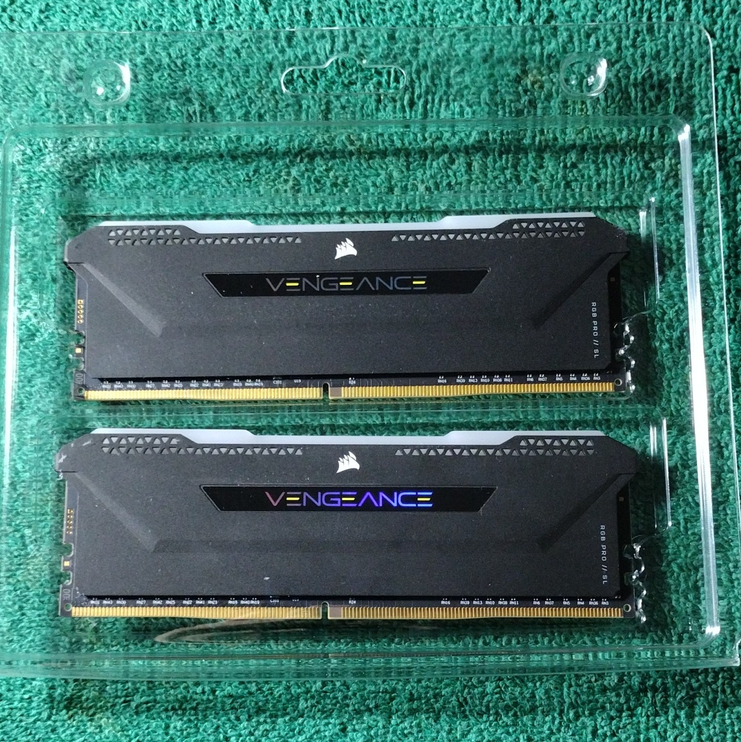 Corsair Vengeance RGB PRO SL 16GB (2x8GB) DDR4 3200 DIMM RAM CMH16GX4M2E3200C16