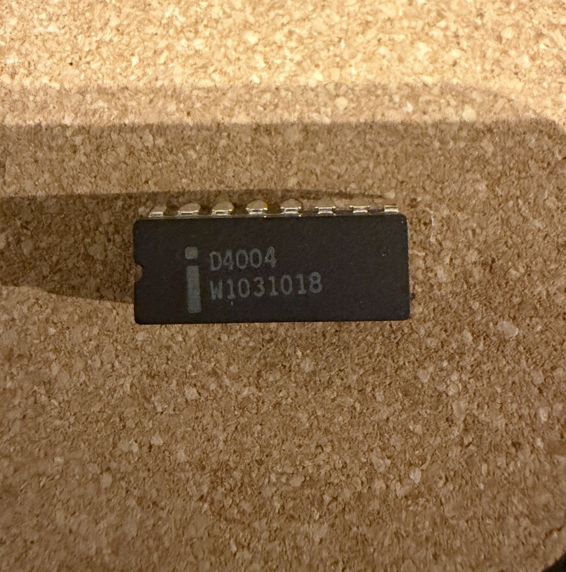 Intel D4004 CPU MCS4 1981 Malaysia 4-bit Microprocessor Vintage Rare Collectible