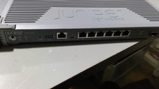 Juniper Networks SRX300 Rev: A Network Switch picture