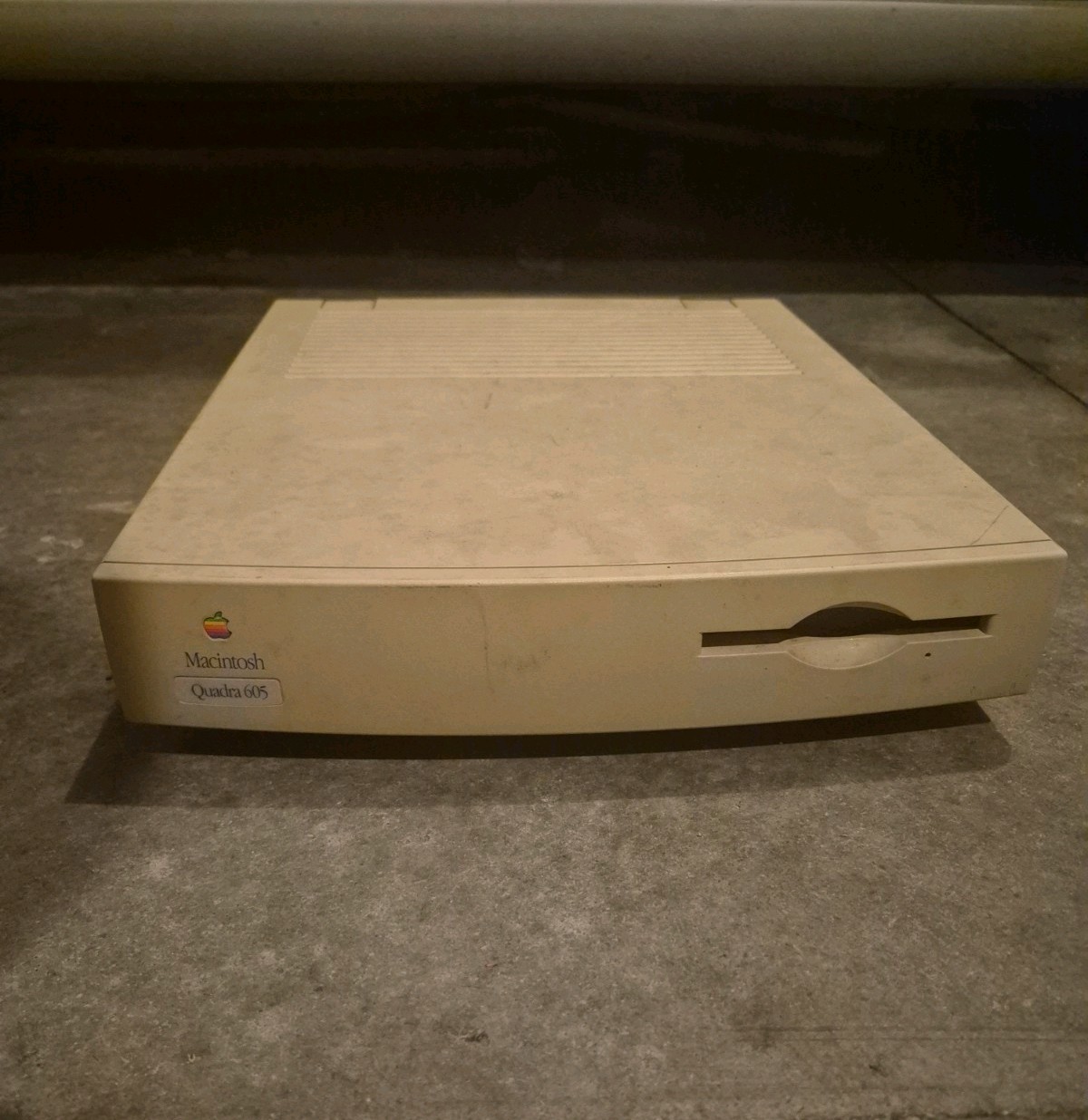 Apple Macintosh Quadra 605 Vintage Desktop Computer, Model M1476 Untested