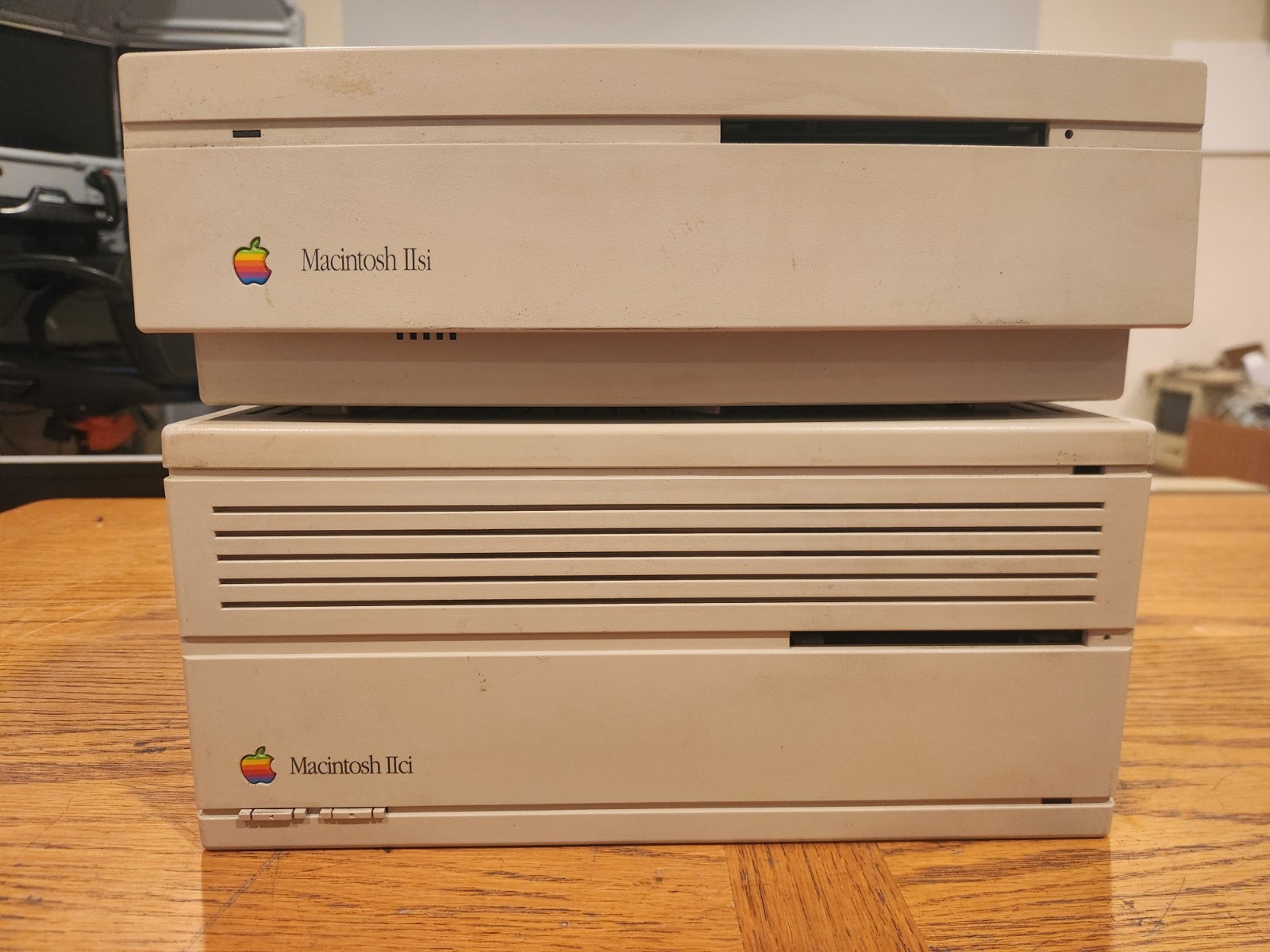 2X Vintage Apple Macintosh Desktop Computers IIsi and IIci - for Parts / Repair 2X Vintage Apple Macintosh Desktop Computers IIsi and IIci - for Parts / Repair