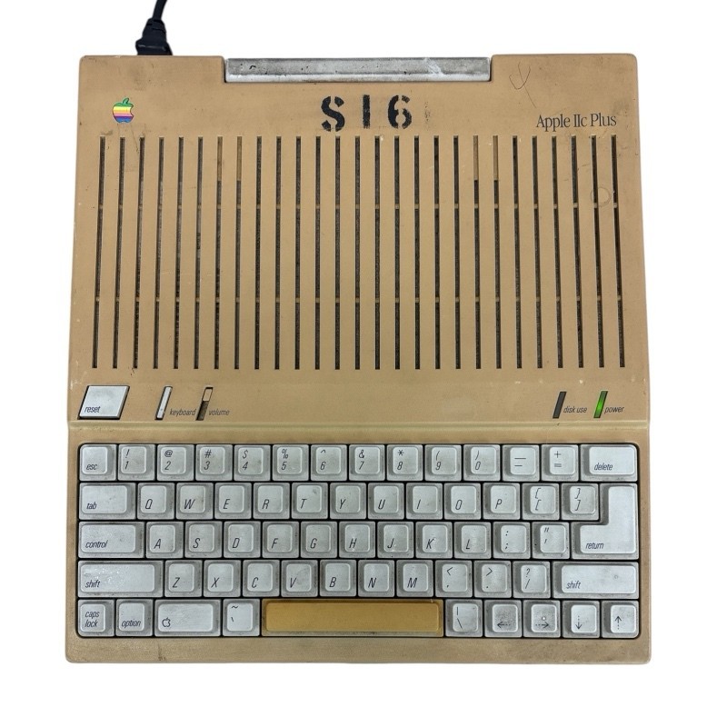 Vintage Apple IIc Plus A2S4500 Computer ~ (powers on) Vintage Apple IIc Plus A2S4500 Computer ~ (powers on)