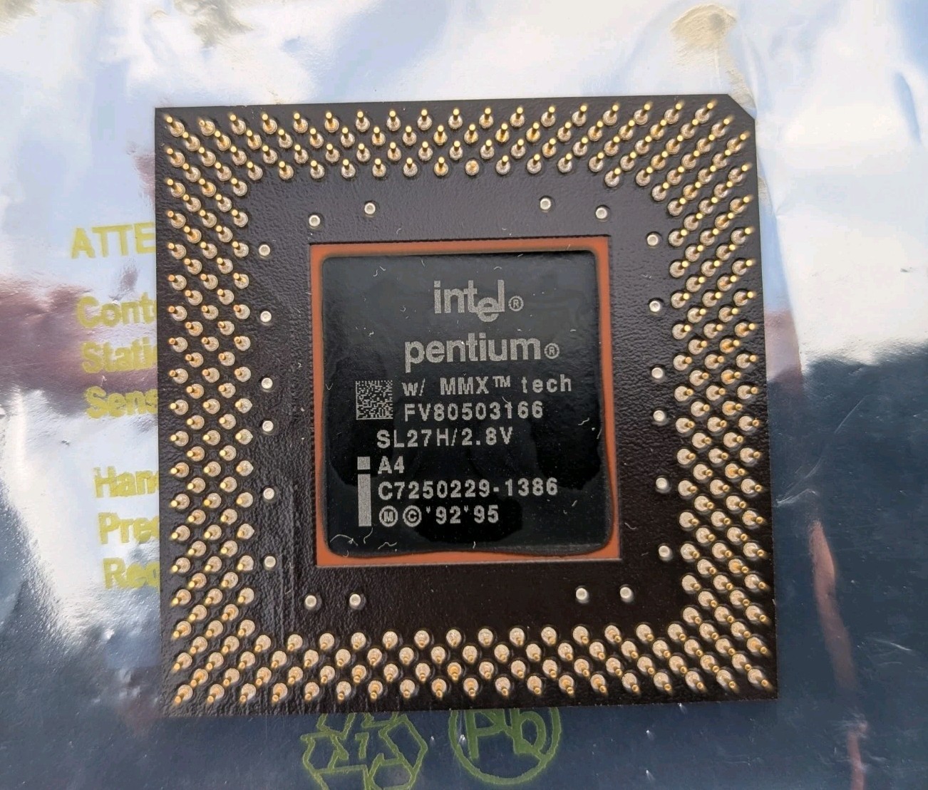 Intel SL26J P1 200Mhz CPU Pentium Processor FV80503200 MMX Vintage Gold PC Intel SL26J P1 200Mhz CPU Pentium Processor FV80503200 MMX Vintage Gold PC