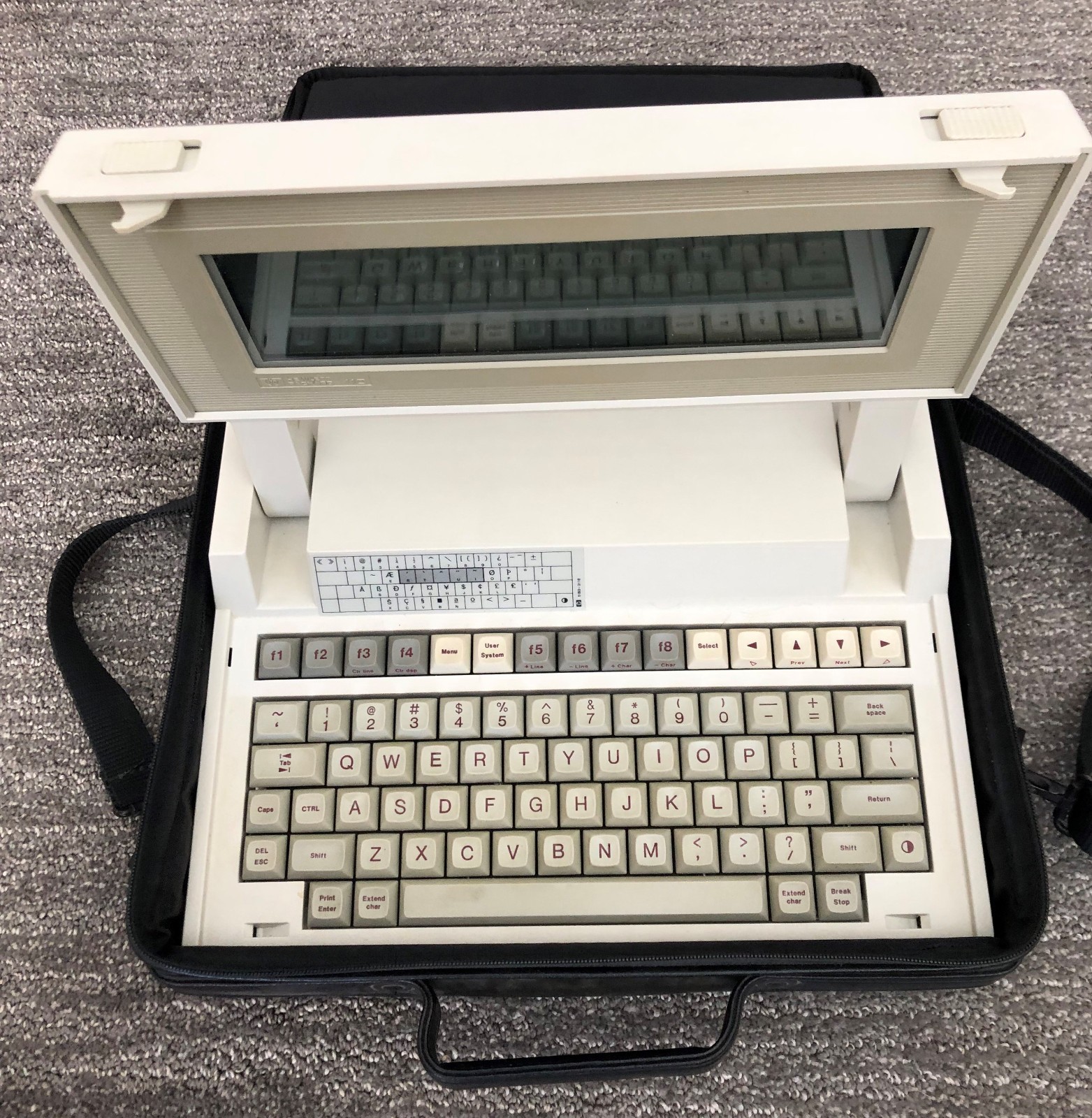 VINTAGE HEWLETT PACKARD HP 110 LAPTOP WITH CARRYING CASE VINTAGE HEWLETT PACKARD HP 110 LAPTOP WITH CARRYING CASE