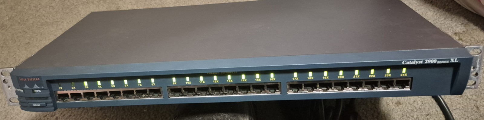 CISCO WS-C2924C-XL CATALYST 2900 SERIES XL Plugged In, Lights Works Plus Fans