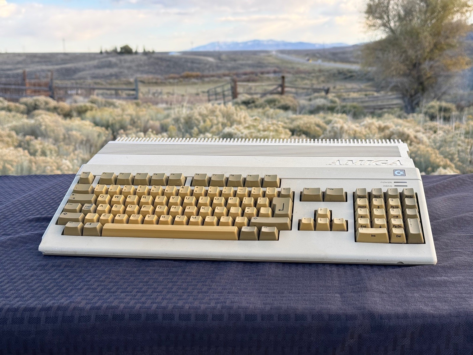 Commodore Amiga 500 - UK/PAL - green screen - for parts/repair – case damage Commodore Amiga 500 - UK/PAL - green screen - for parts/repair – case damage