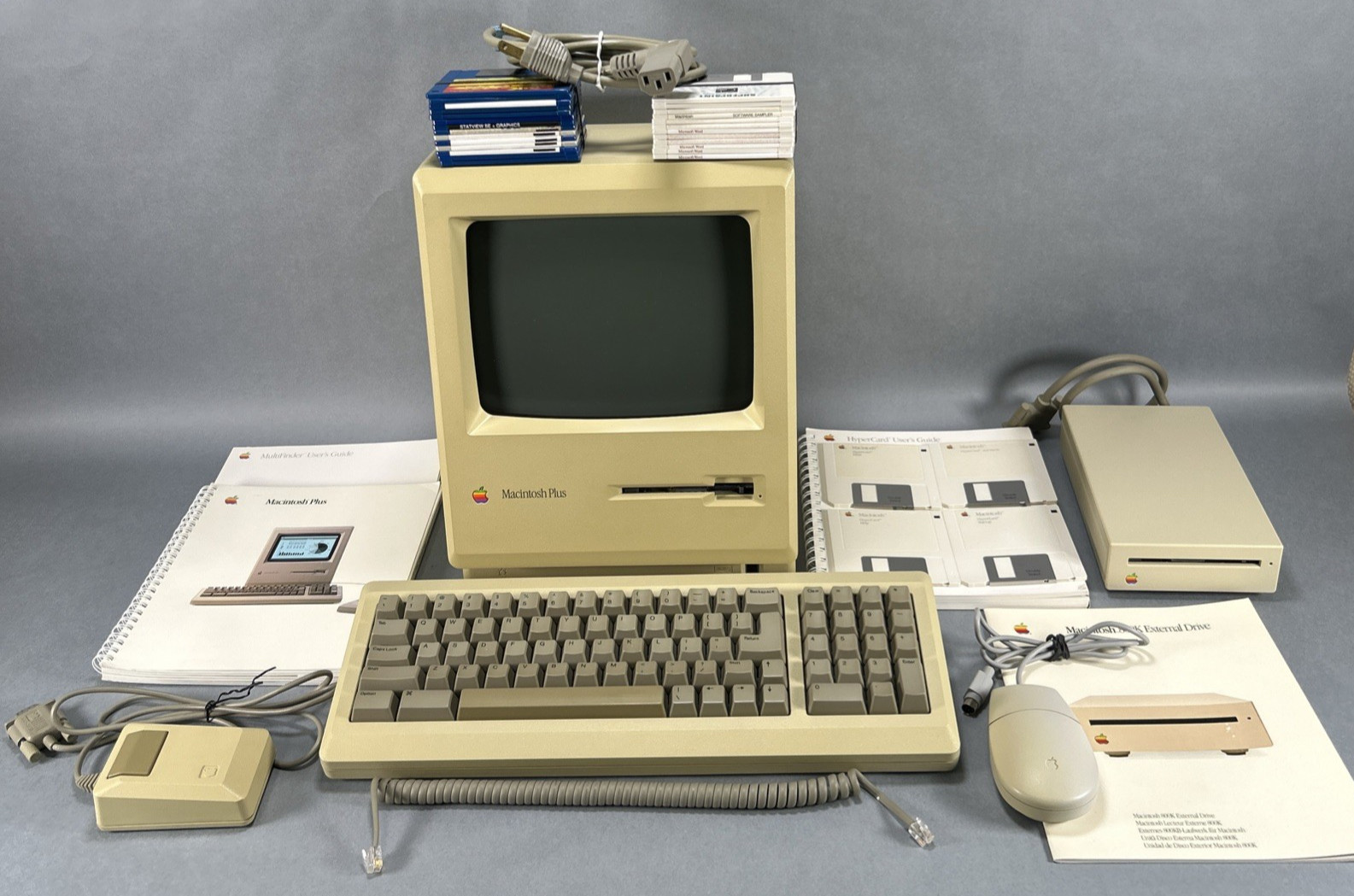 Vintage Apple Macintosh Plus 1MB - M0001A W/ Keyboard, 2 Mice, 800K HD, + More Vintage Apple Macintosh Plus 1MB - M0001A W/ Keyboard, 2 Mice, 800K HD, + More