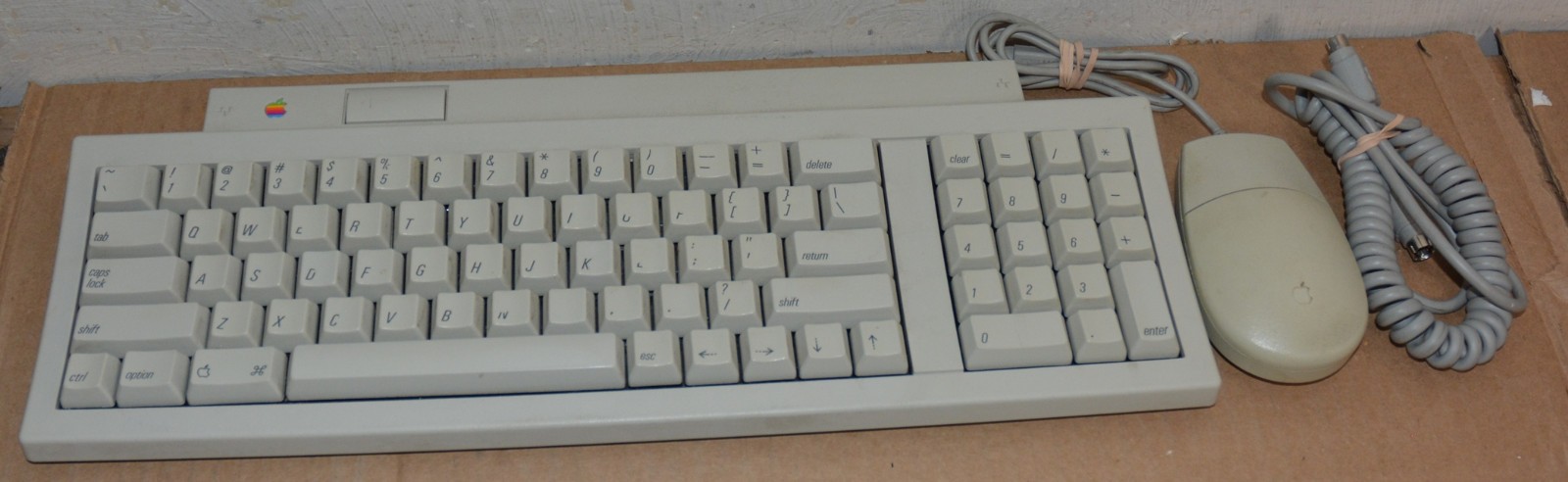 Macintosh Keyboard and Mouse Vintage Apple SE 30 Classic M0487 M2706 II Macintosh Keyboard and Mouse Vintage Apple SE 30 Classic M0487 M2706 II