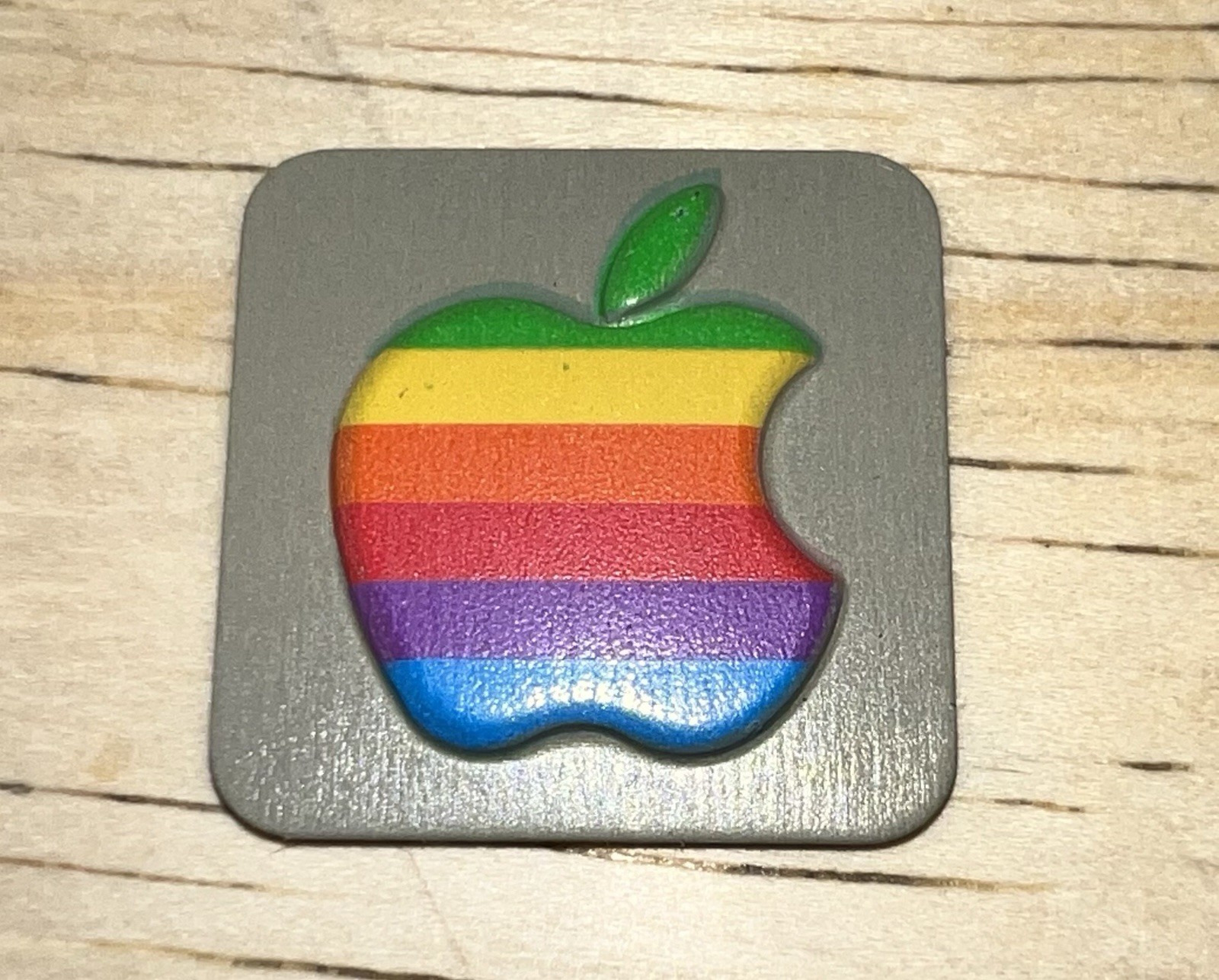 1984 Macintosh M0001 Grey Apple Rainbow Logo REAR Case EMBLEM Mac 128K 512K NICE
