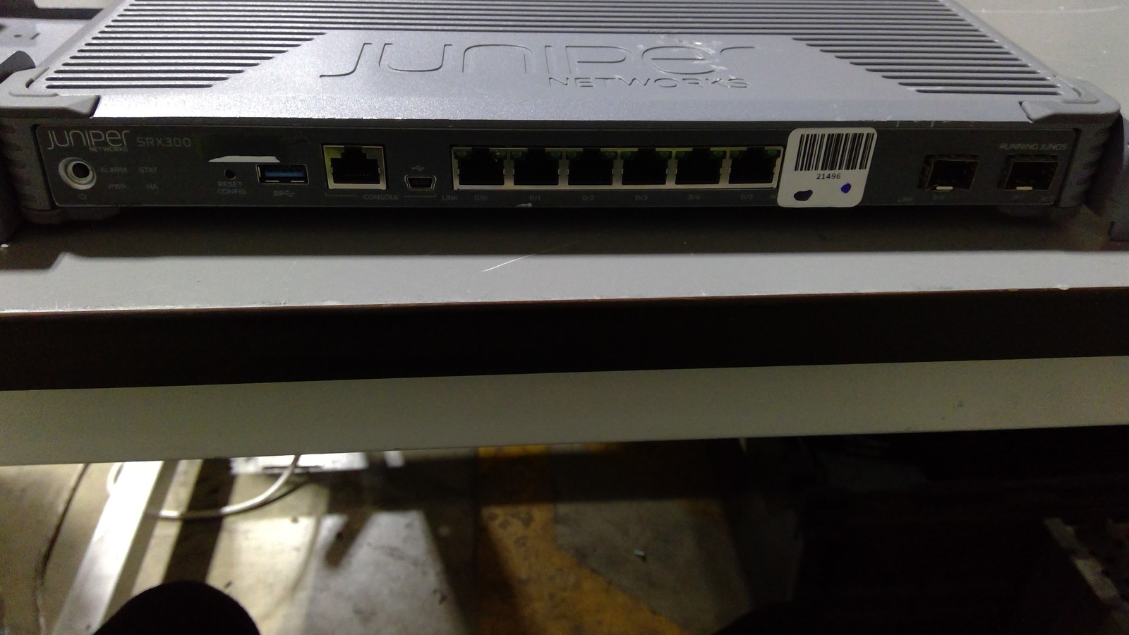 Juniper Networks SRX300-SYS-JB Rev: B Network Switch Juniper Networks SRX300-SYS-JB Rev: B Network Switch
