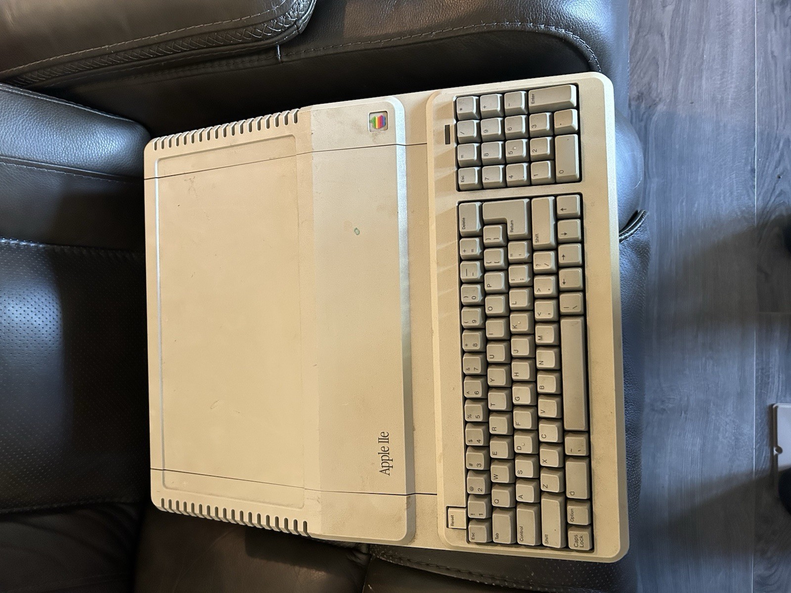 Apple IIe Vintage Computer (A2S2128)