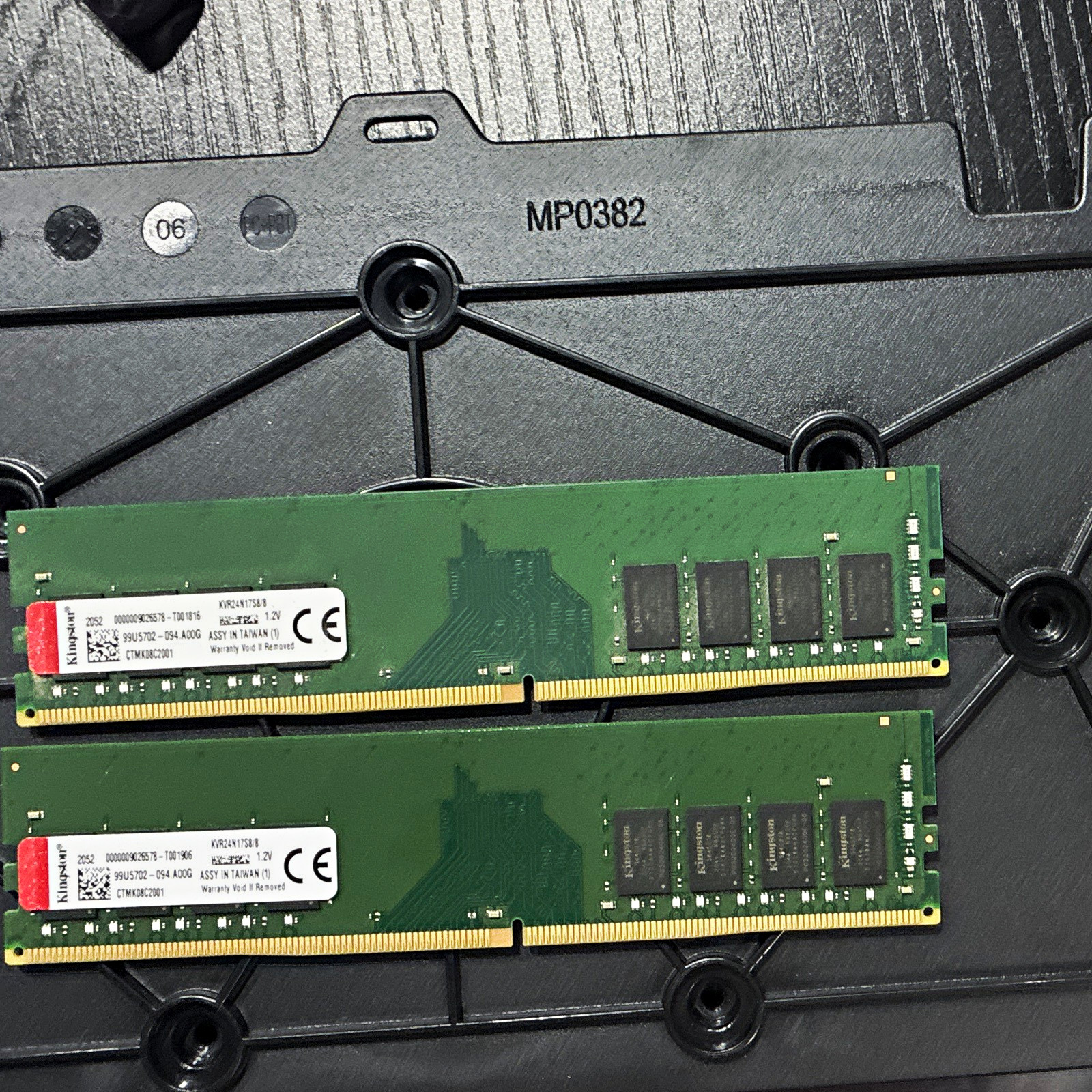 Kingston 32GB (2x16GB) DDR4-3200 PC4-25600 288-Pin DIMM KCP432ND8/16